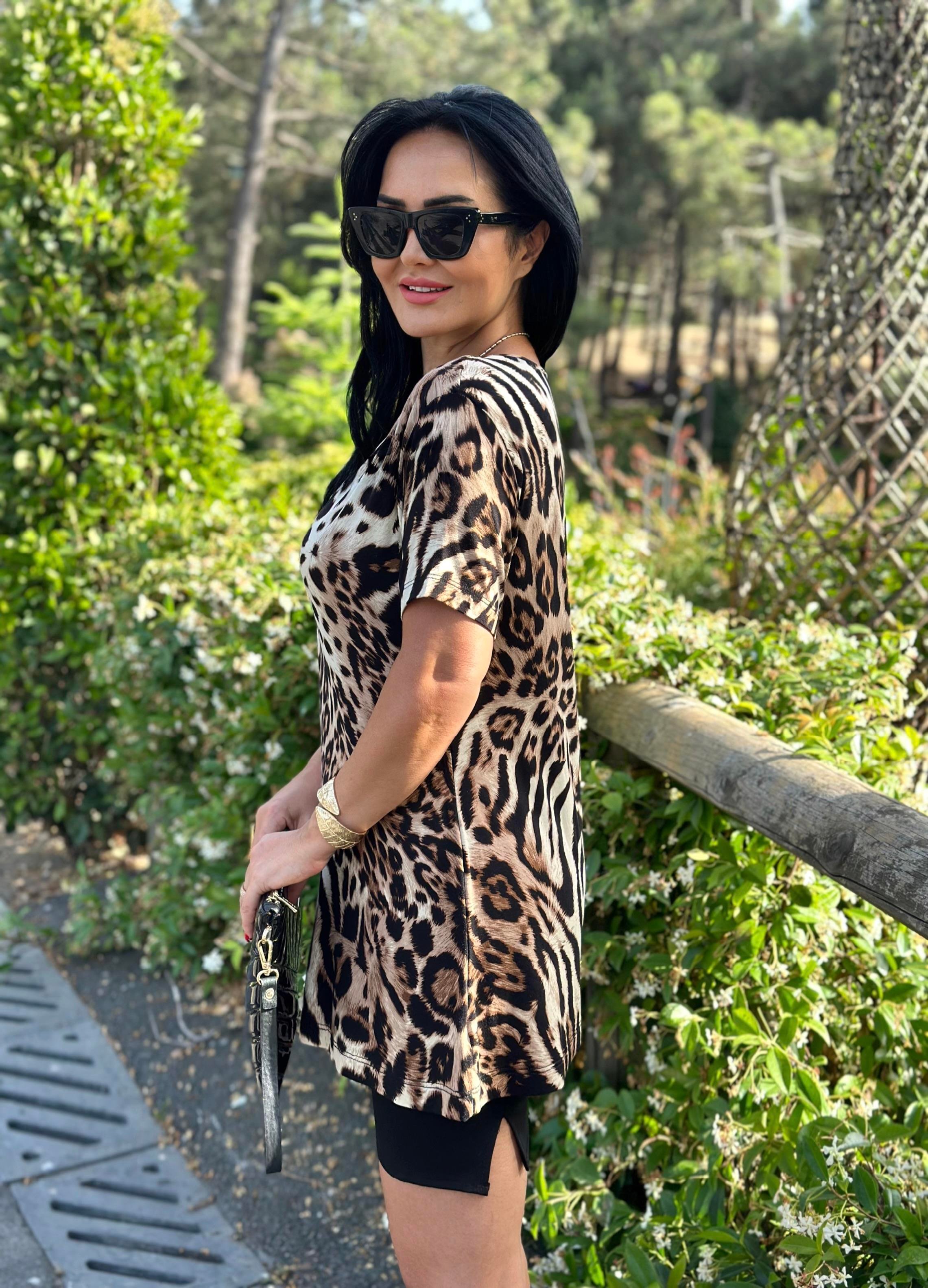 4527  Fermuarlı kısa kollu leopar bluz4427