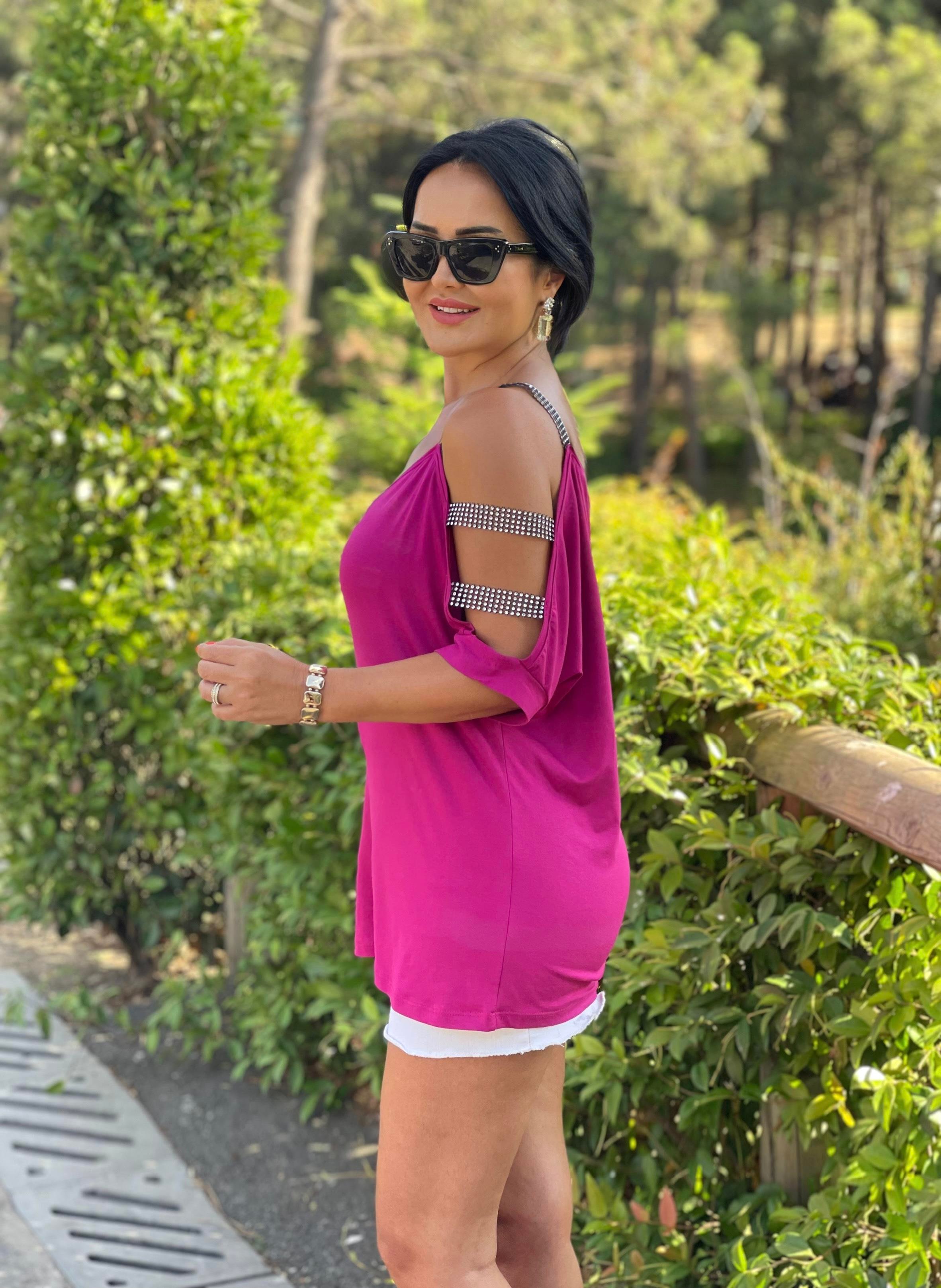 4530 Taş detaylı omuz dekoliteli mürdüm bluz 4530