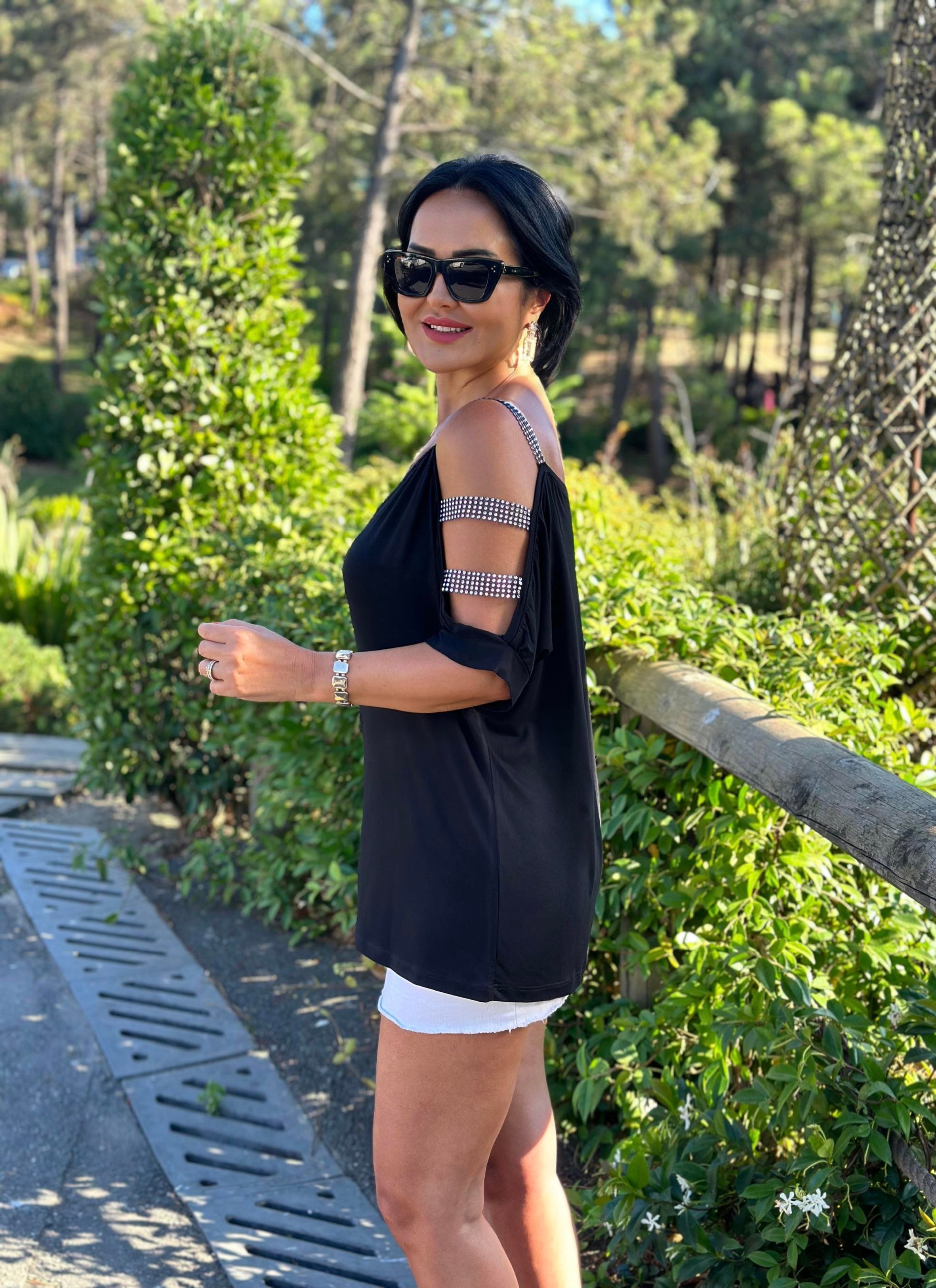 4530 Taş detaylı omuz dekoliteli siyah bluz 4530