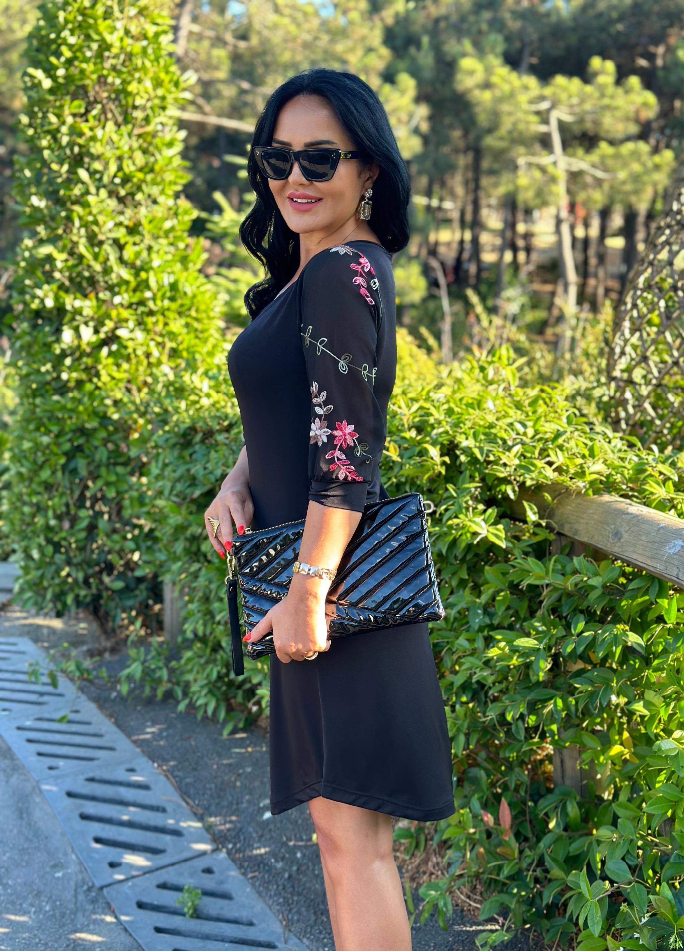 4532 Kolları çiçek detaylı siyah elbise 4532