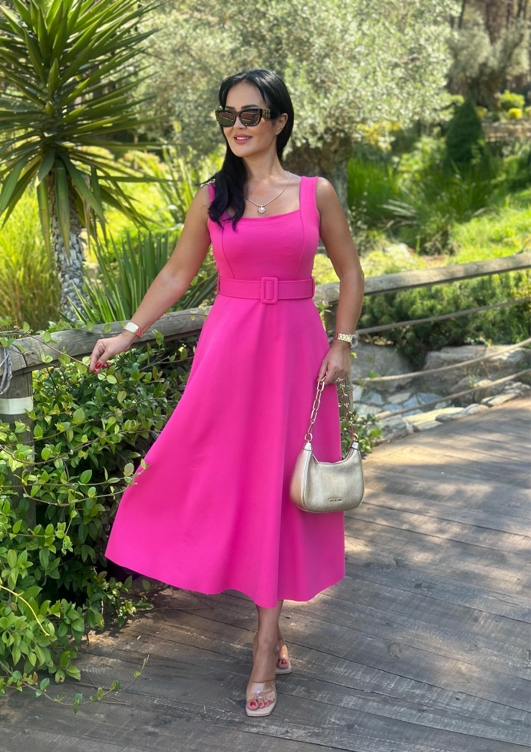 4538 Kare yaka şeker pembe kemerli  elbise 4538