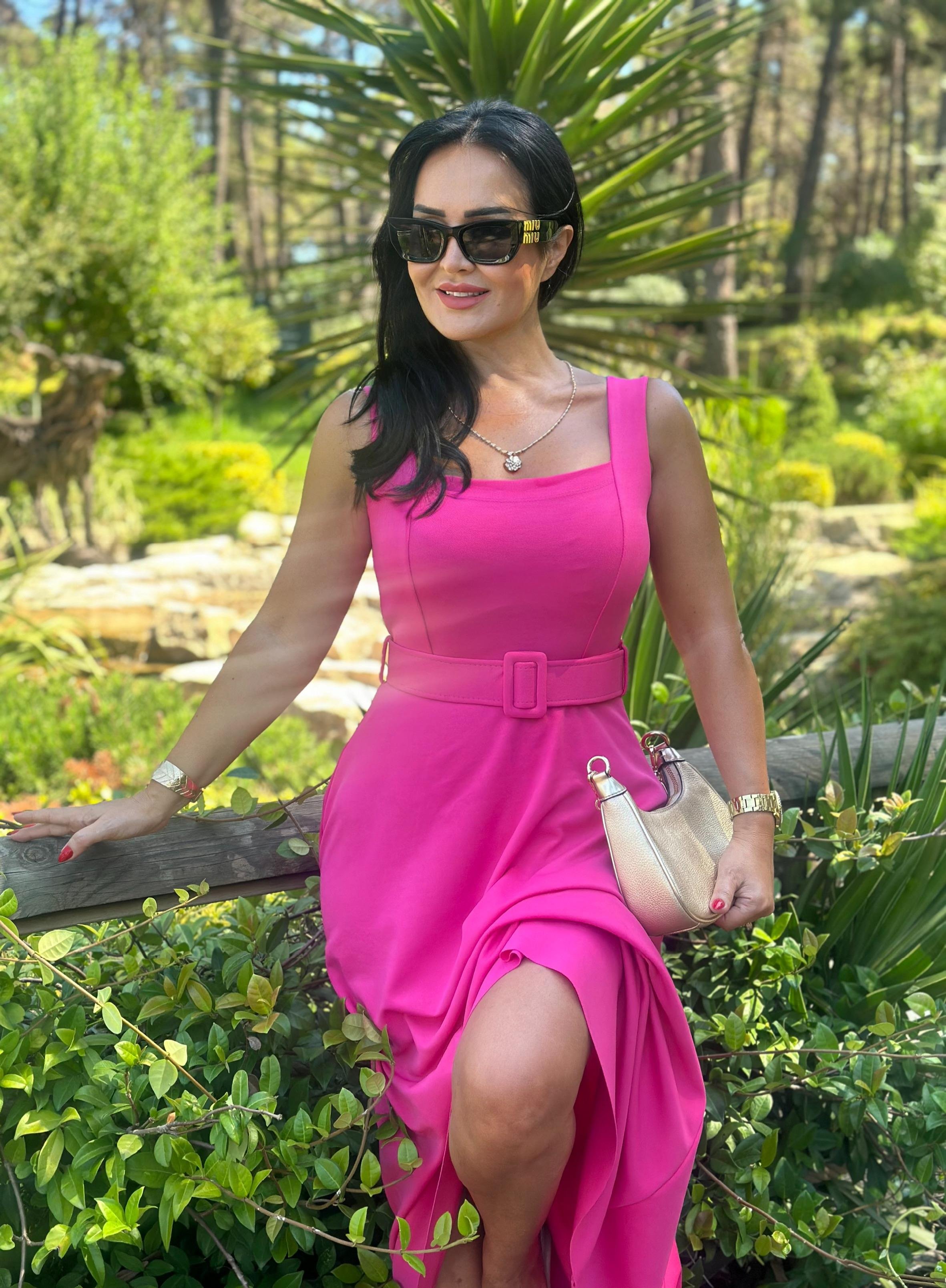 4538 Kare yaka şeker pembe kemerli  elbise 4538