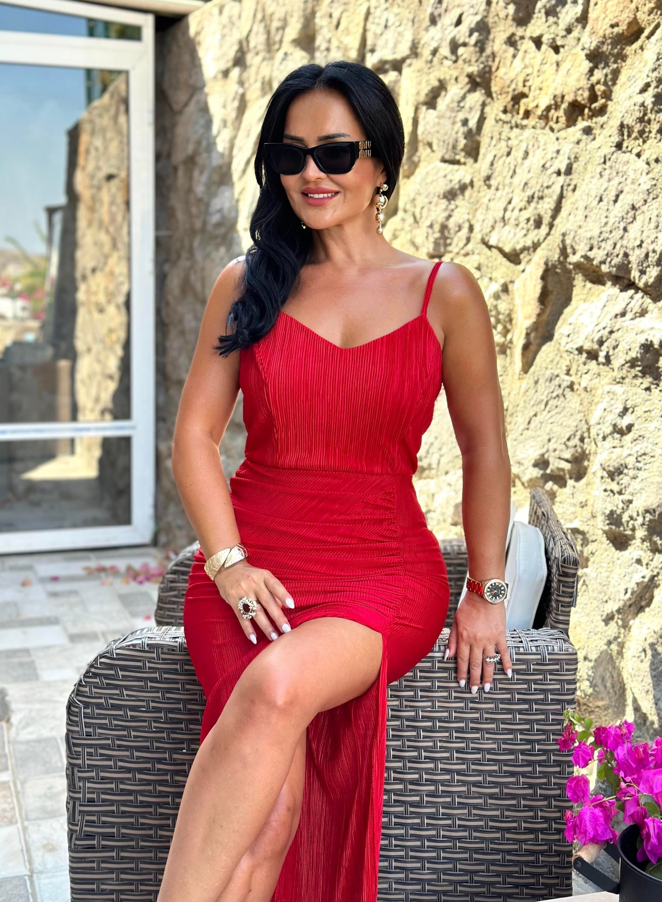 4551 Piliseli  kırmızı yırtmaçlı elbise4551