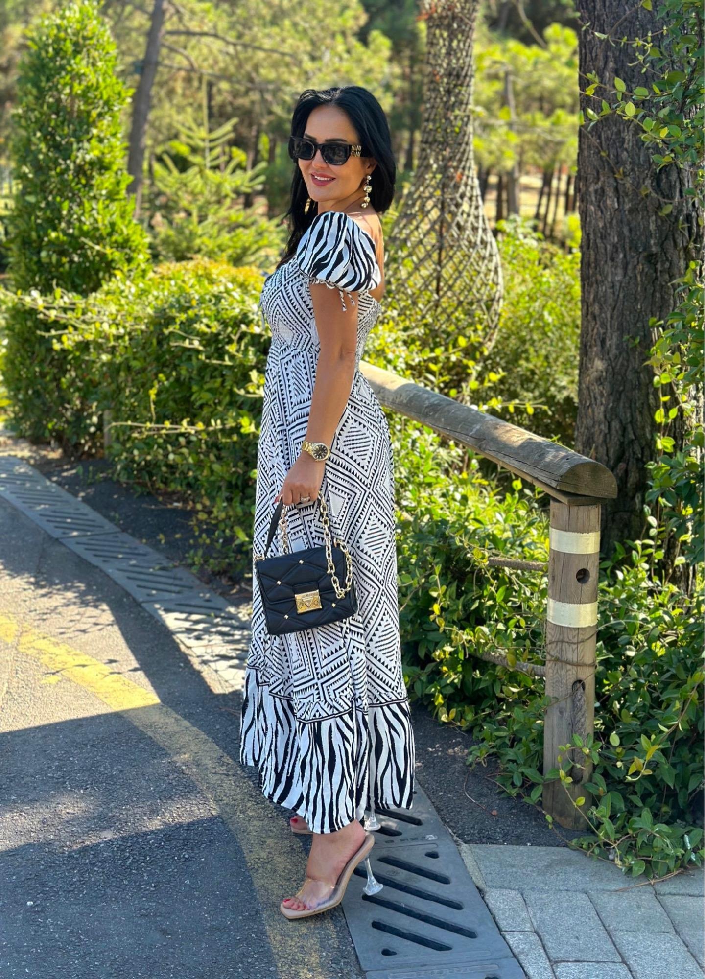 4554 Siyah desenli yırtmaçlı elbise 4554