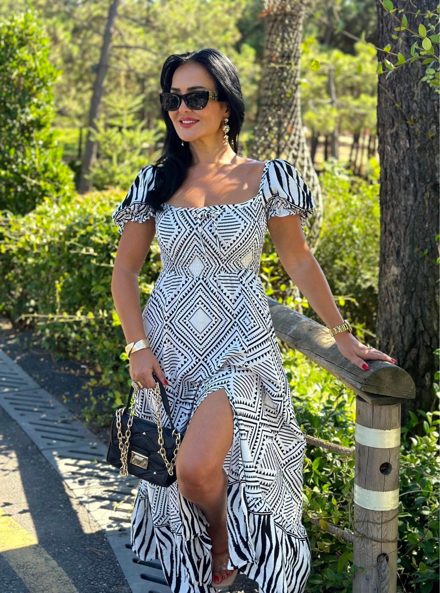 4554 Siyah desenli yırtmaçlı elbise 4554