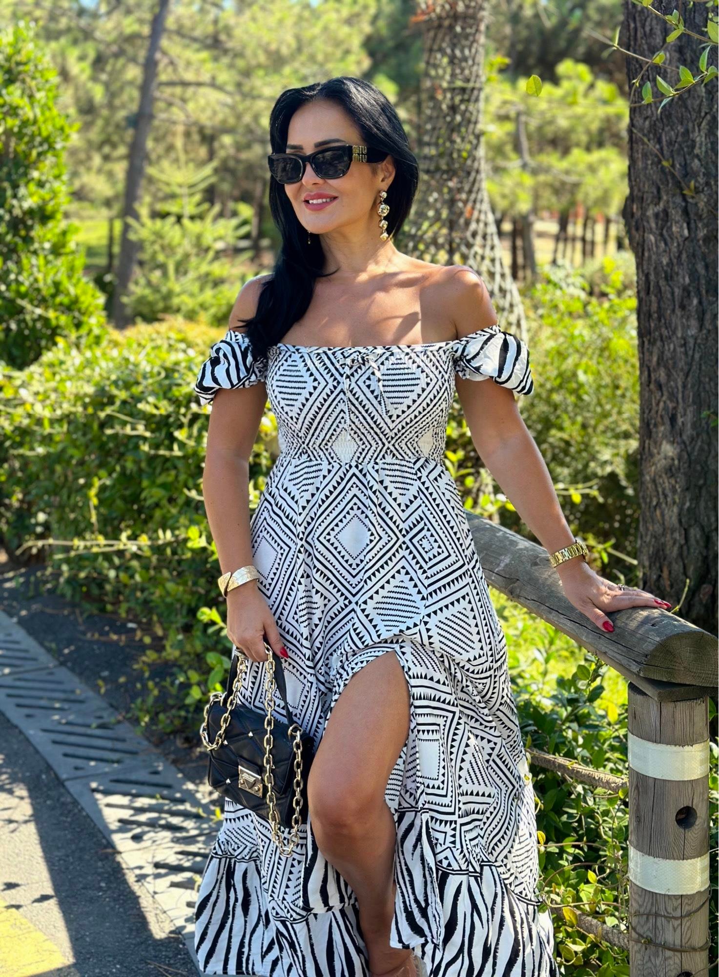 4554 Siyah desenli yırtmaçlı elbise 4554