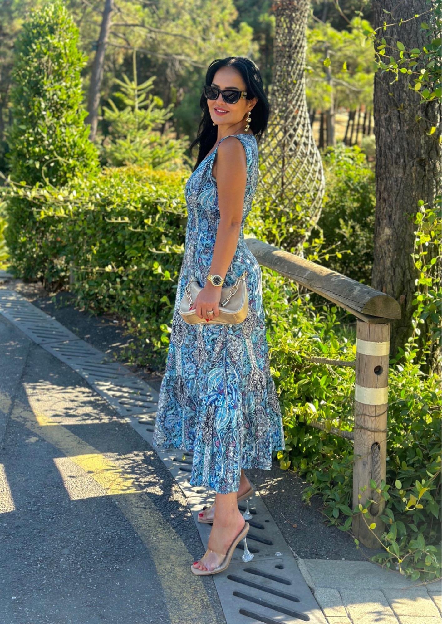 4556 Beli lastikli mavi desenli elbise 4556