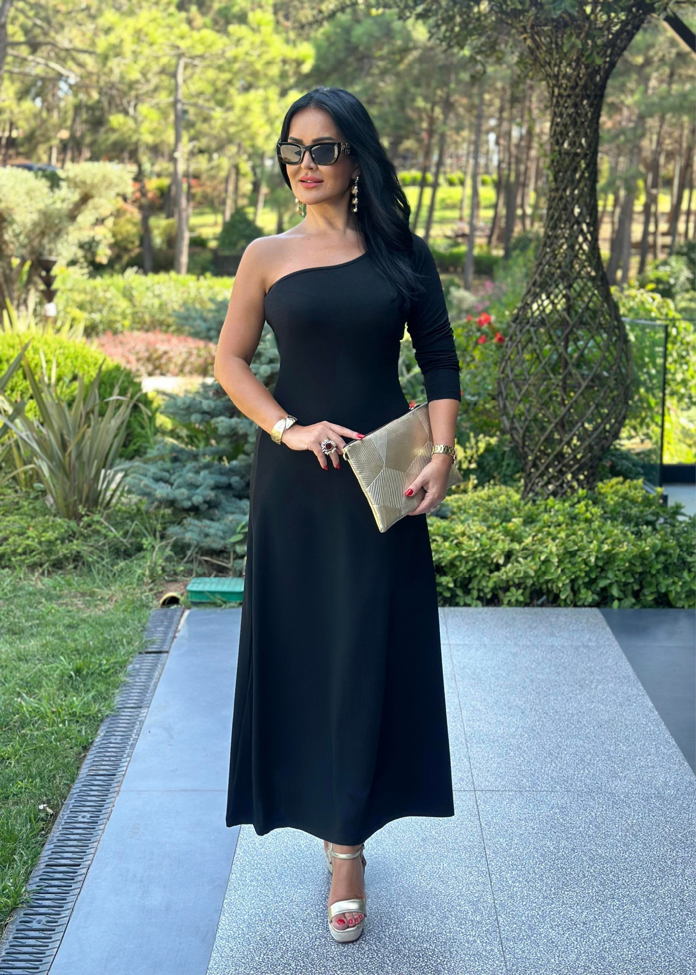 4562 Tek kol siyah elbise 4562