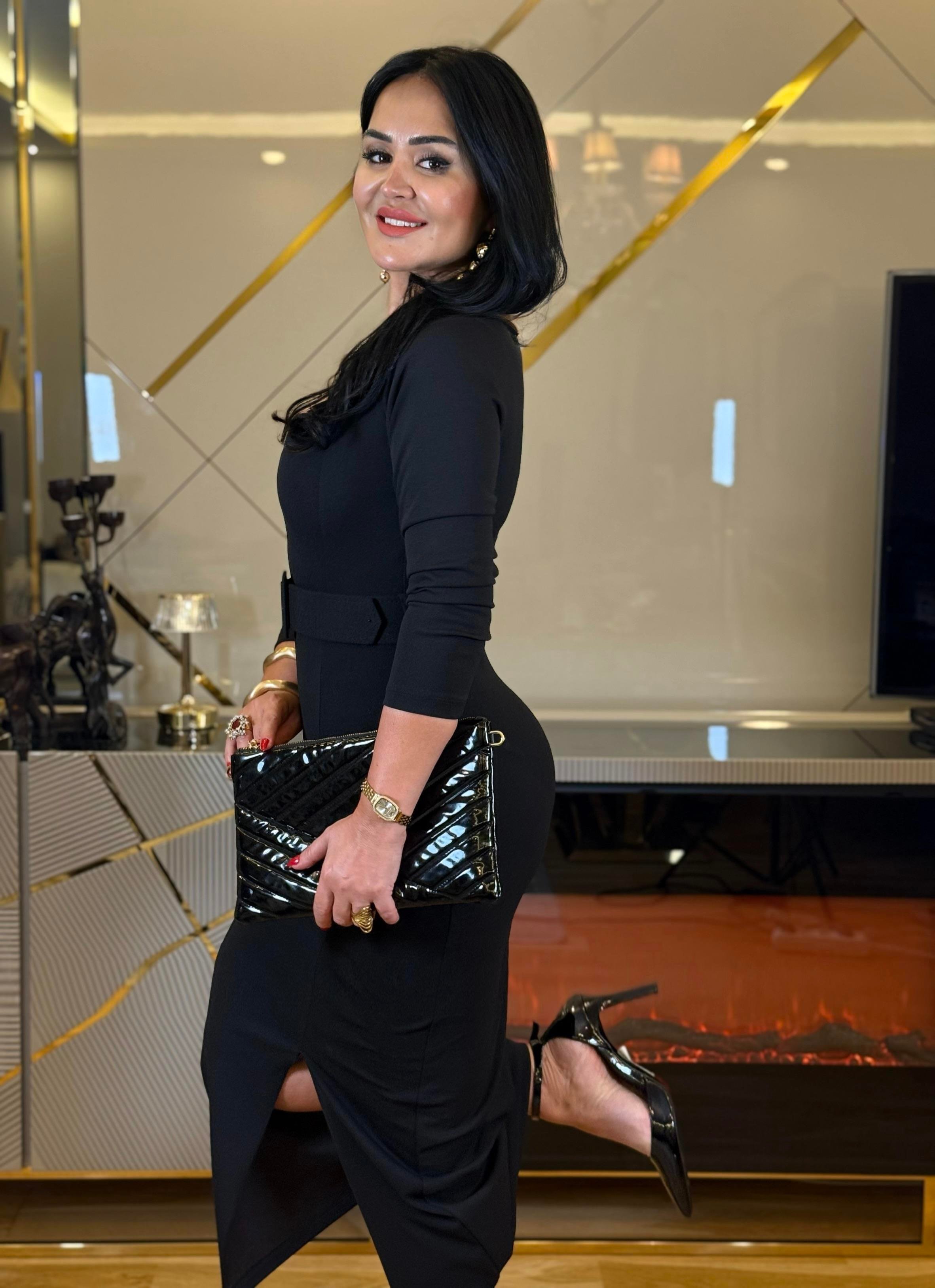 4589 Kare yaka   siyah kemerli  elbise 4589