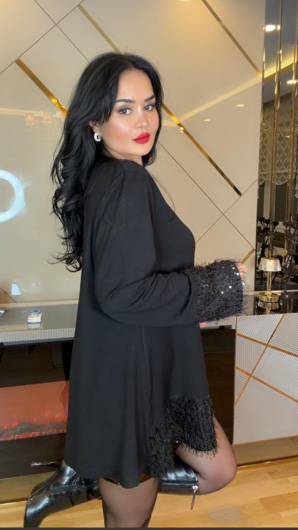 4637 Etek Ucu    Pullu Siyah Bluz4637