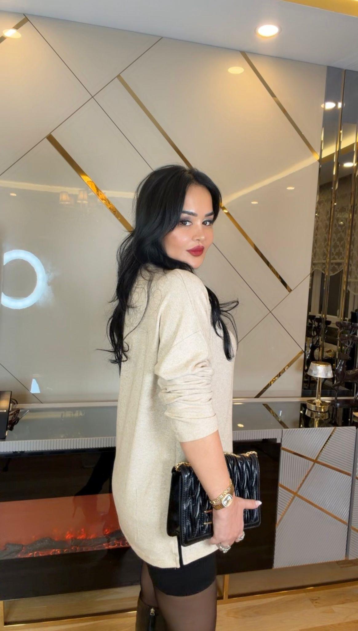 4923  Nuit taş detaylı  krem bluz4923