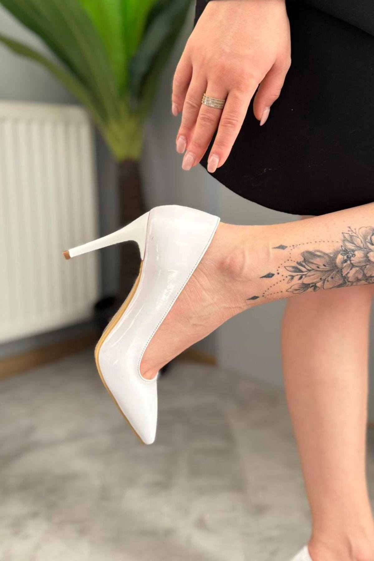 Kadın Adel Beyaz Rugan İnce Topuklu Stiletto