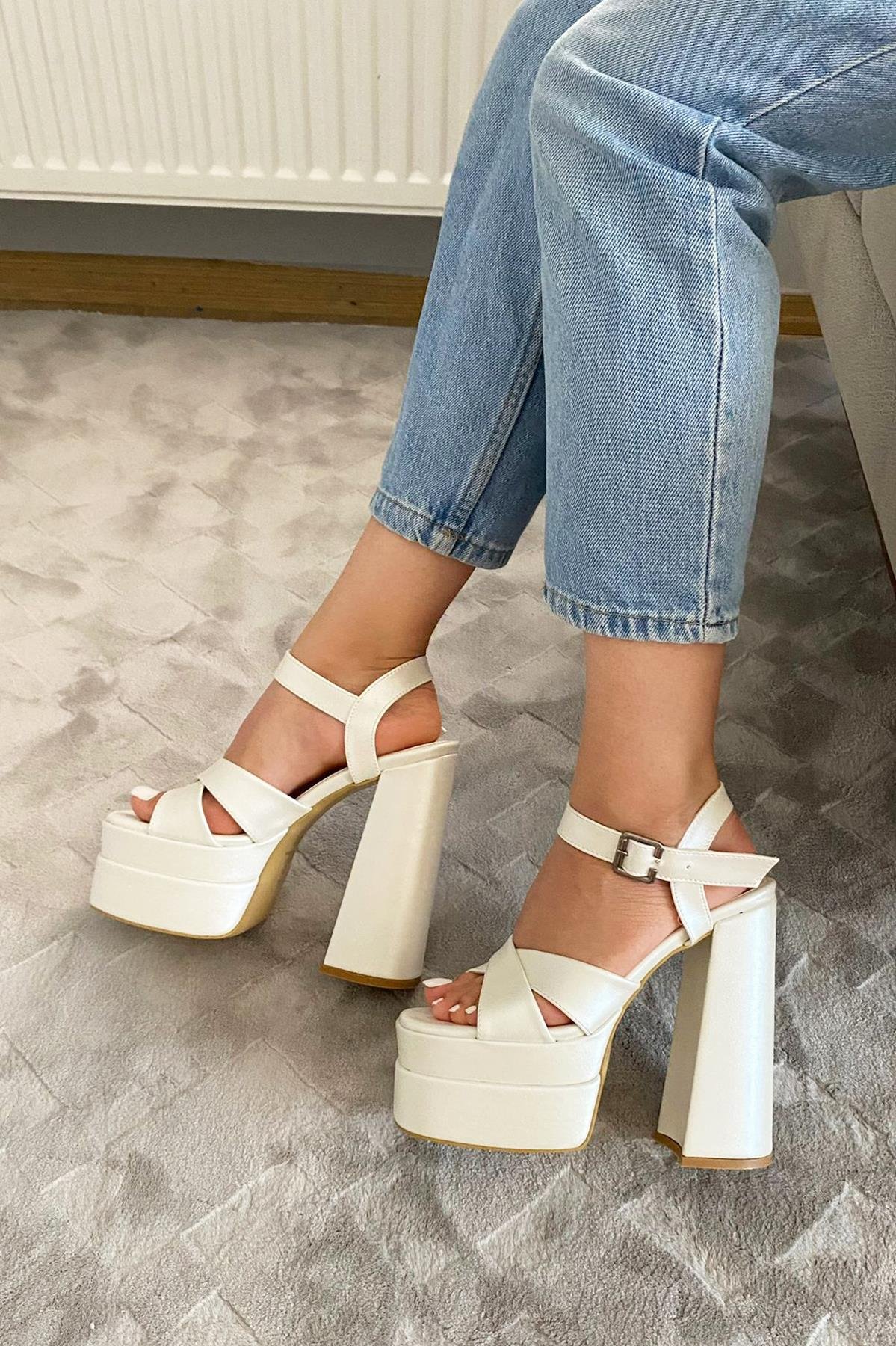 Kadın Elina Çapraz Bantlı 15 cm Platform Topuklu Ayakkabı