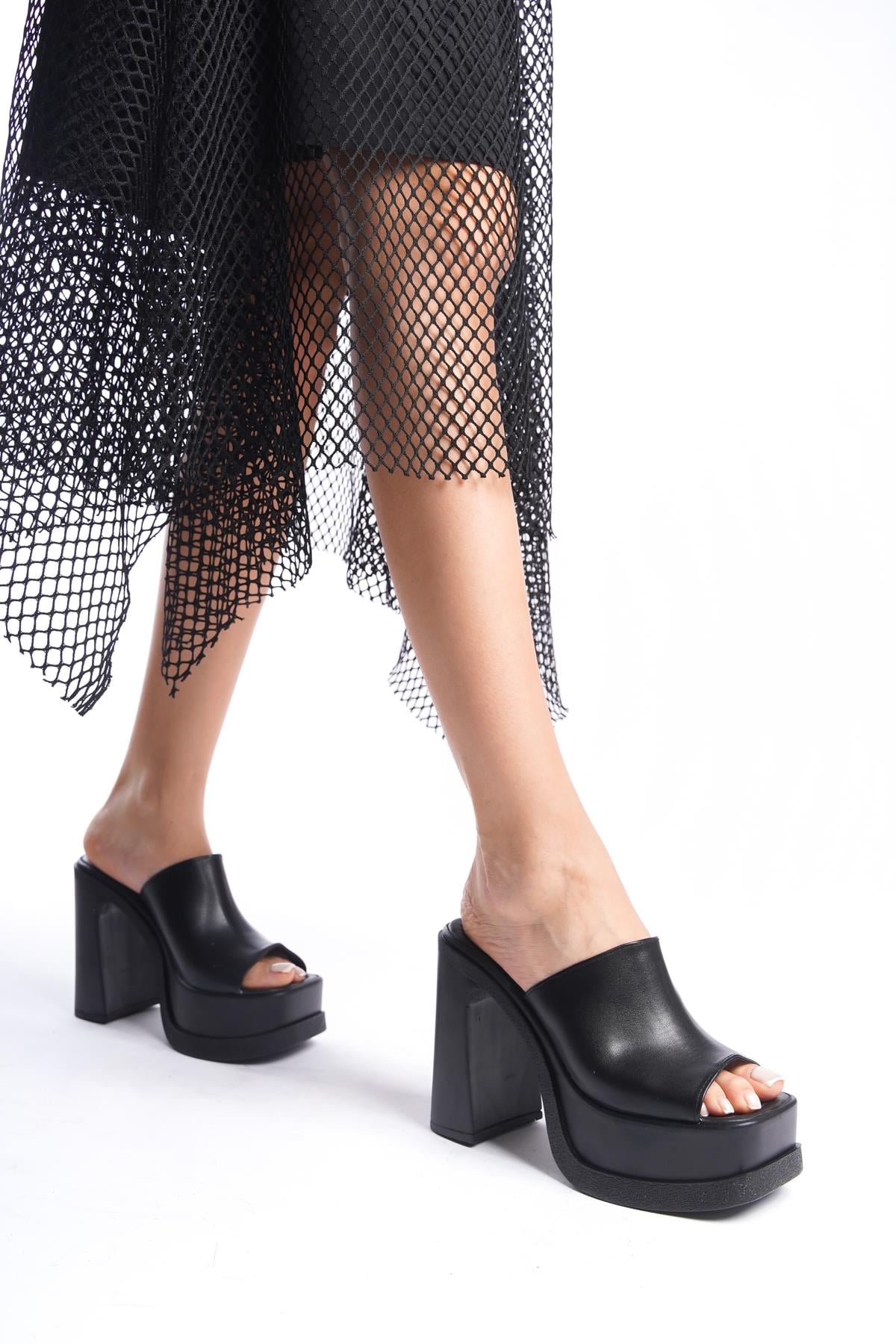Kadın Marci Geniş Bantlı (12 cm ) Platform Topuklu Terlik