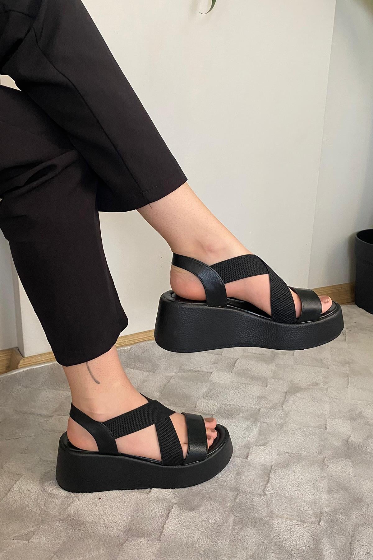 Kadın Mokka LAstik Detaylı  Dolgu Tabanlı Sandalet
