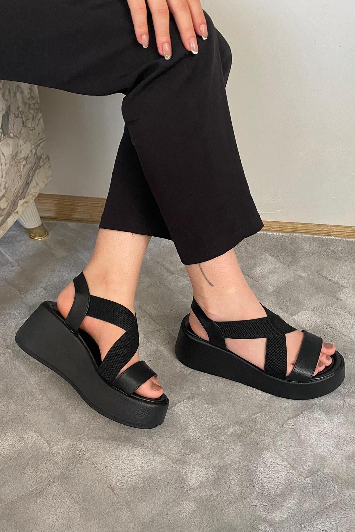 Kadın Mokka LAstik Detaylı  Dolgu Tabanlı Sandalet
