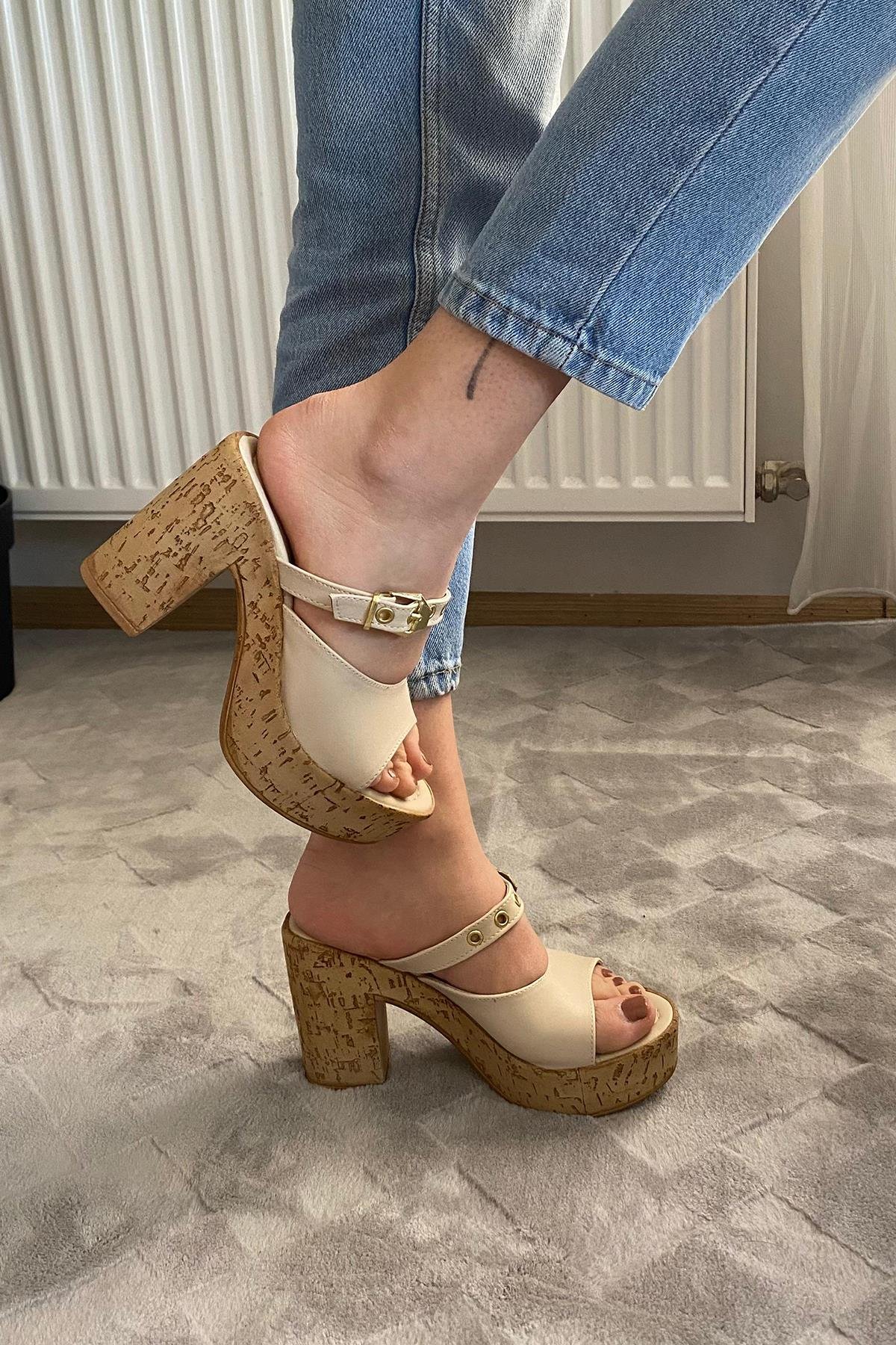 Kadın Rina 10 cm Platfom Topuklu Mantar Taban Terlik & Sandalet K-840