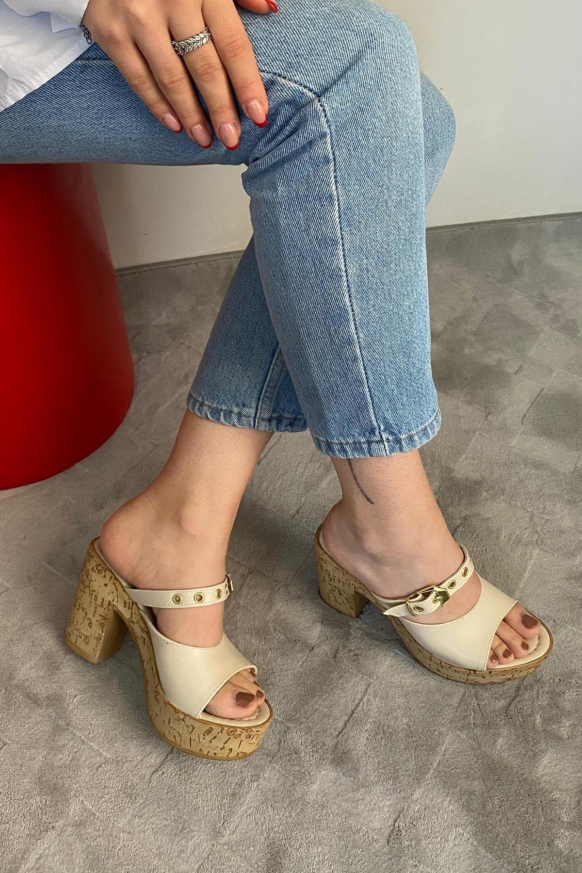 Kadın Rina 10 cm Platfom Topuklu Mantar Taban Terlik & Sandalet K-840