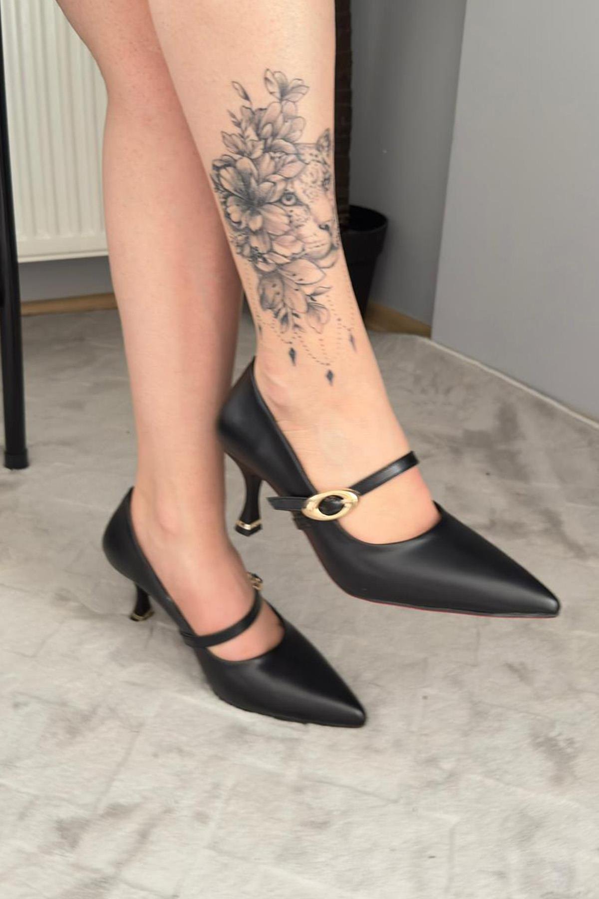 Kadın Sarah Siyah Cilt 7cm  Ince Topuk Önden Tokalı Ayakkabı Stiletto