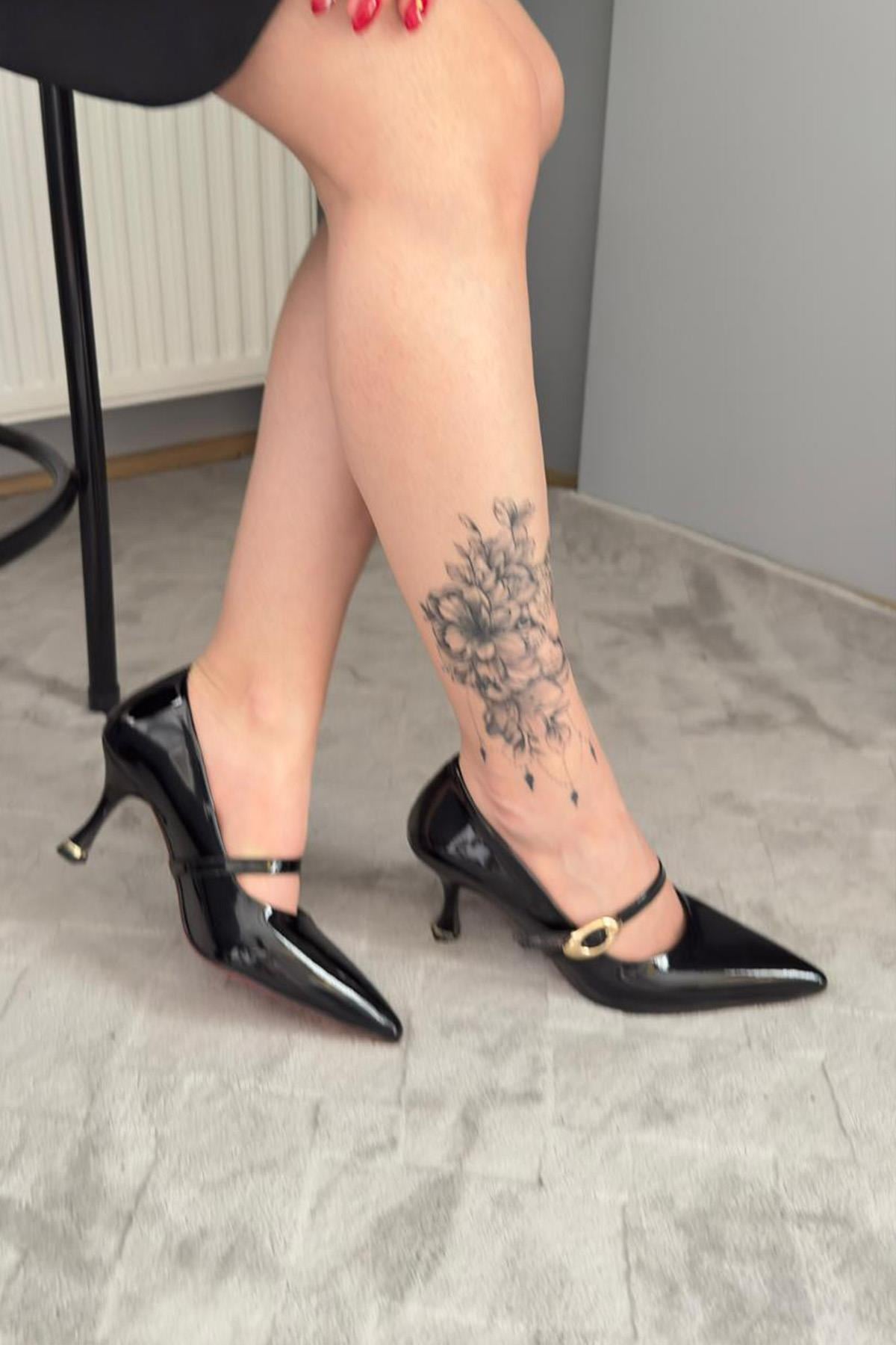 Kadın Sarah Siyah Rugan 7cm  Ince Topuk Önden Tokalı Ayakkabı Stiletto