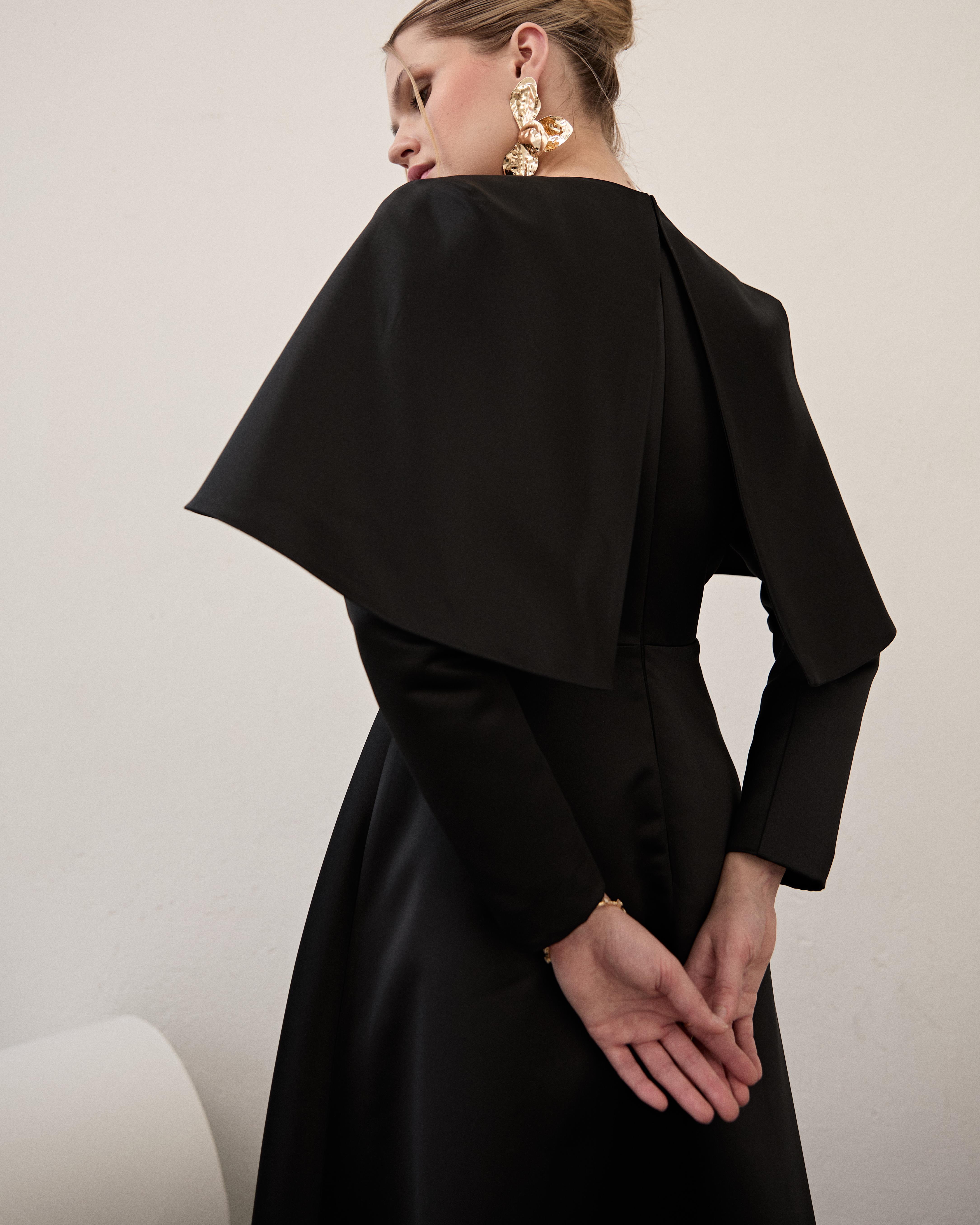 Siyah Mini Pelerin Elbise