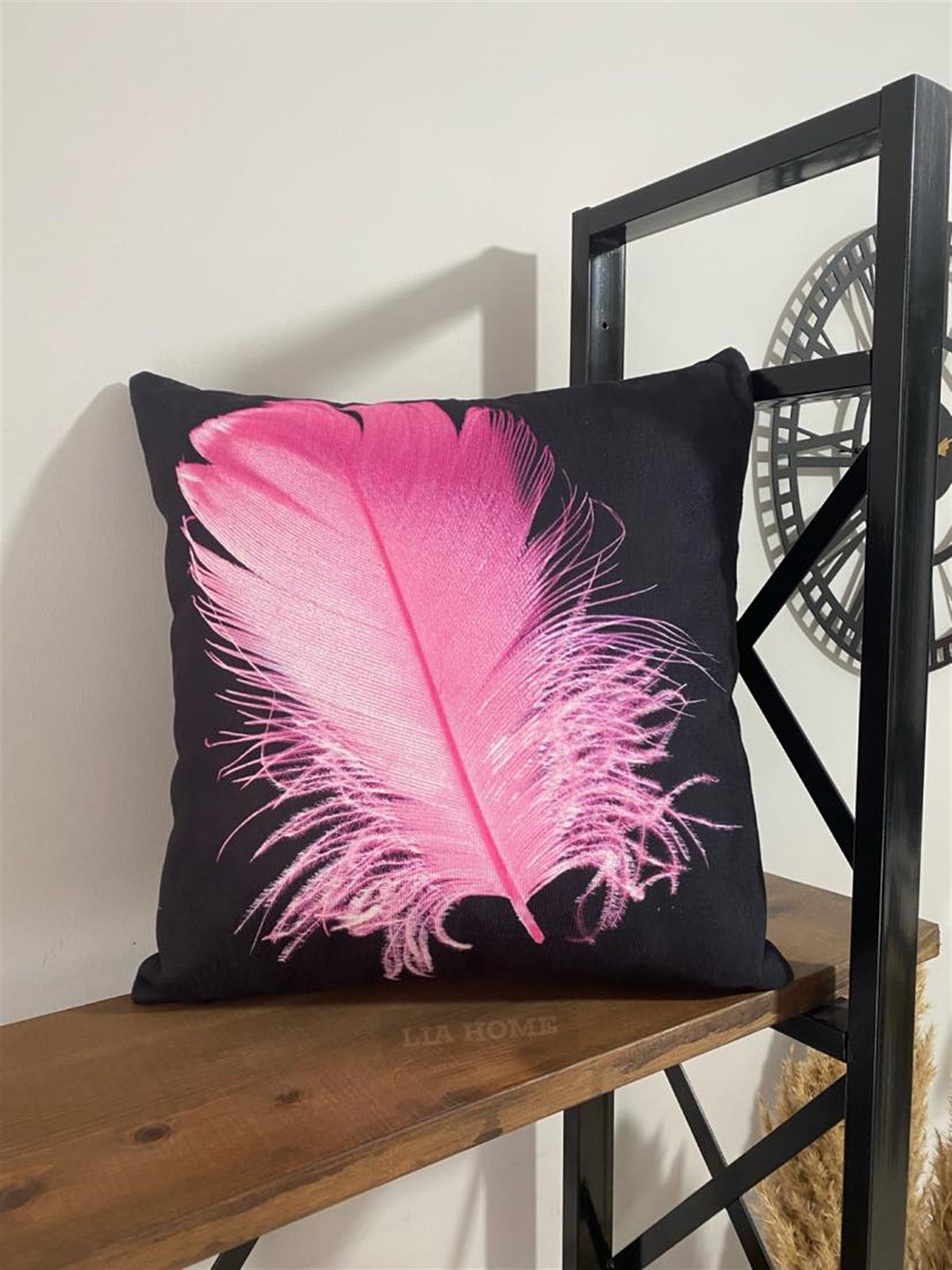 Pembe Tüy Desenli Dekoratif Kırlent Kılıfı
