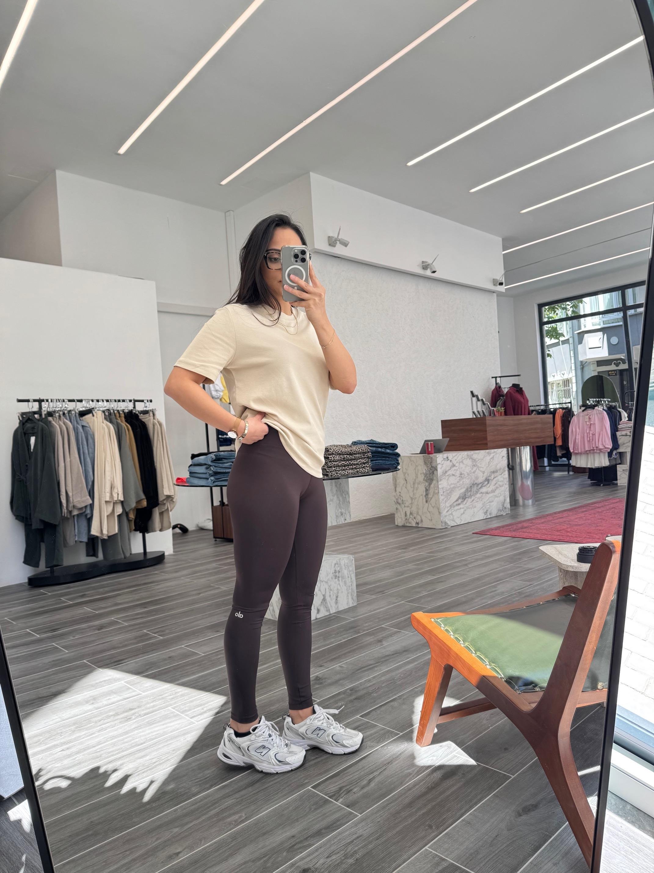 Jinsiy Alena mobil porno Jinsiy etuk ona oglini jerking off tutdi