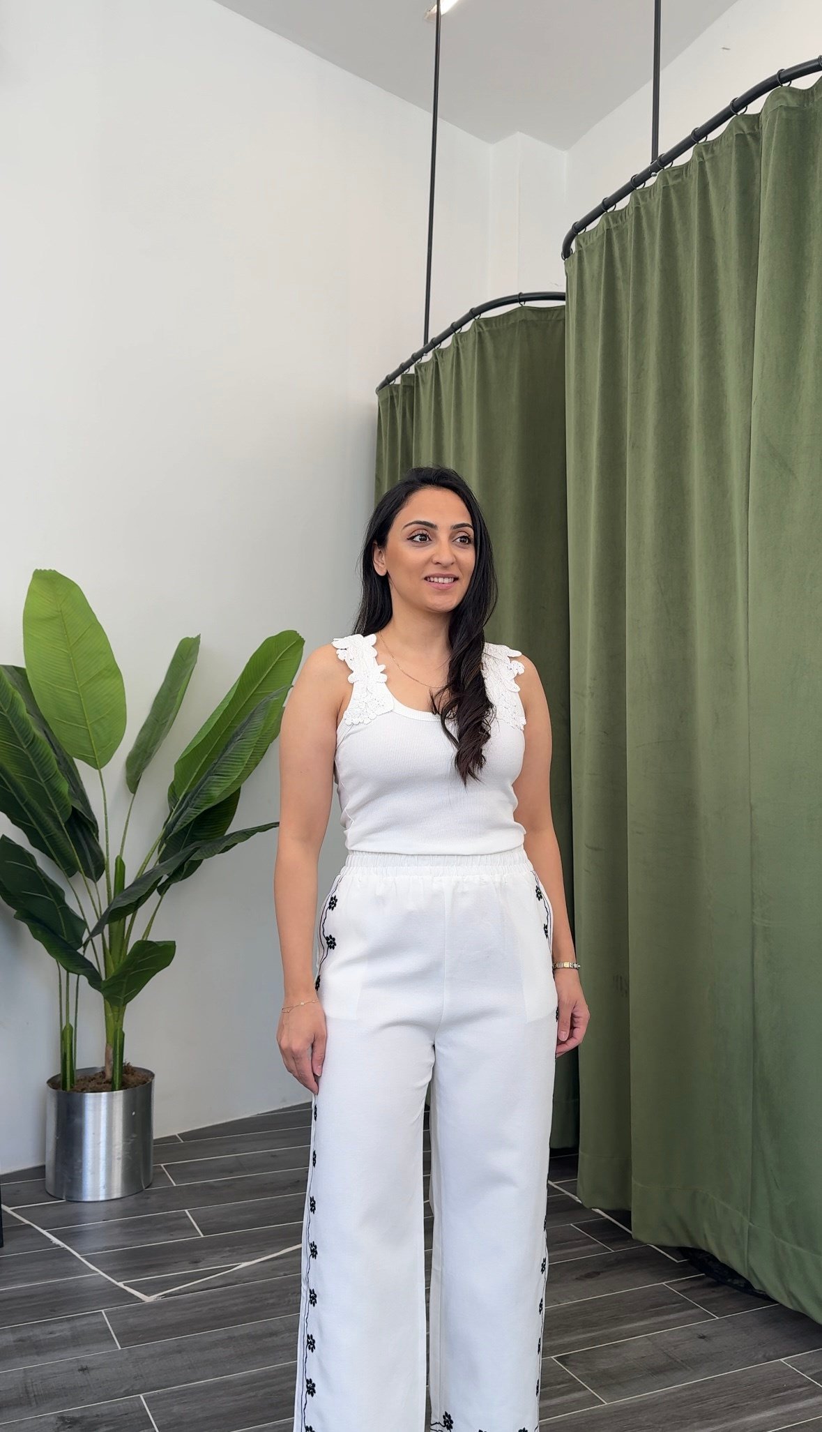 Beyaz Keten Lacivert Çiçekli Pantolon