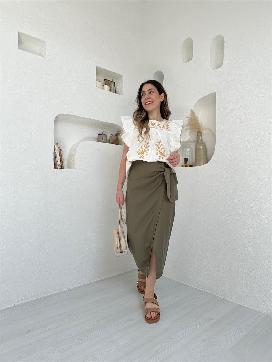 Beyaz Nakış İşlemeli Bluz