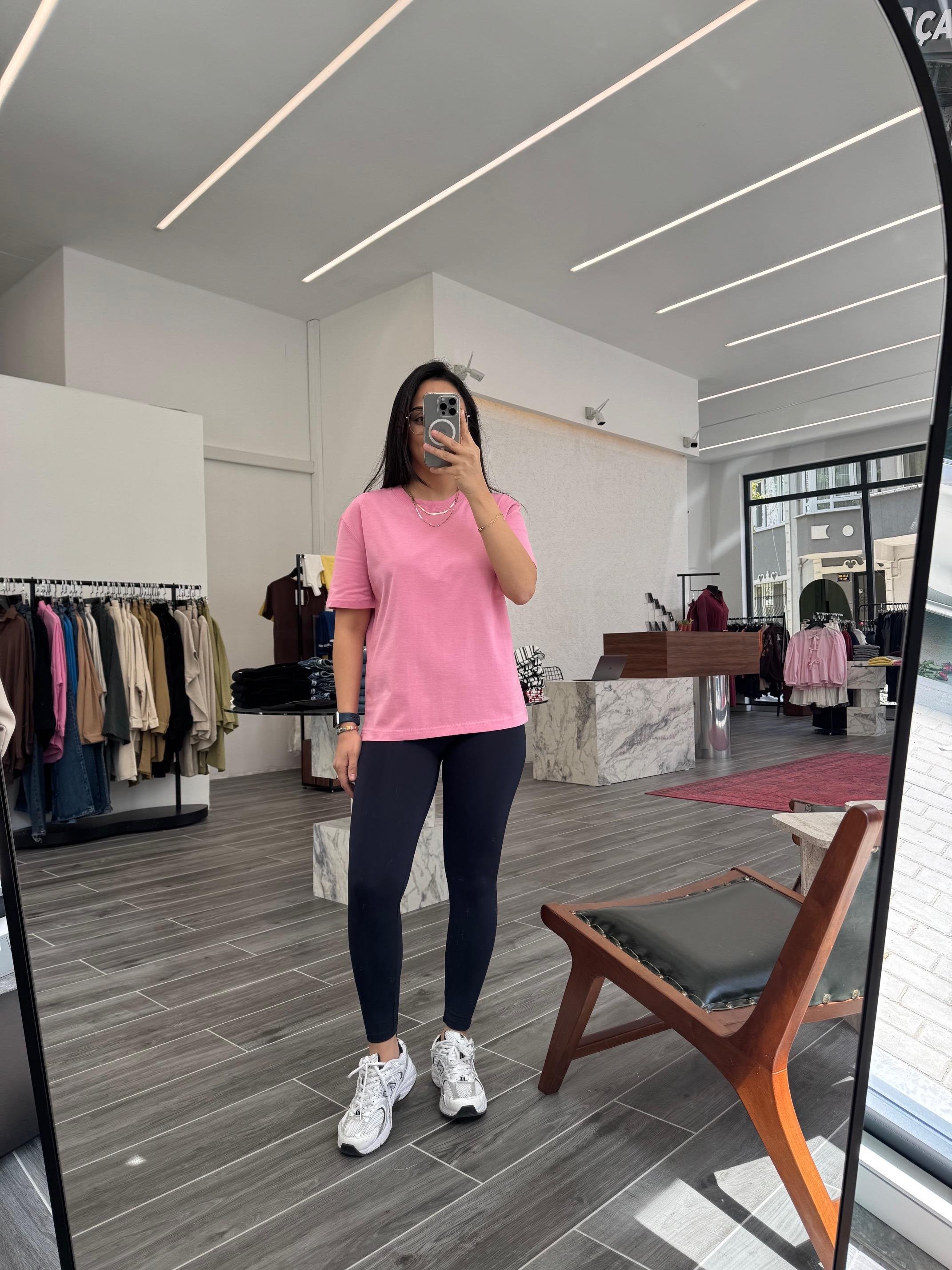 Şeker Pembe Dilvin Dekoratif  Dikişli Tok Dokulu Tişört