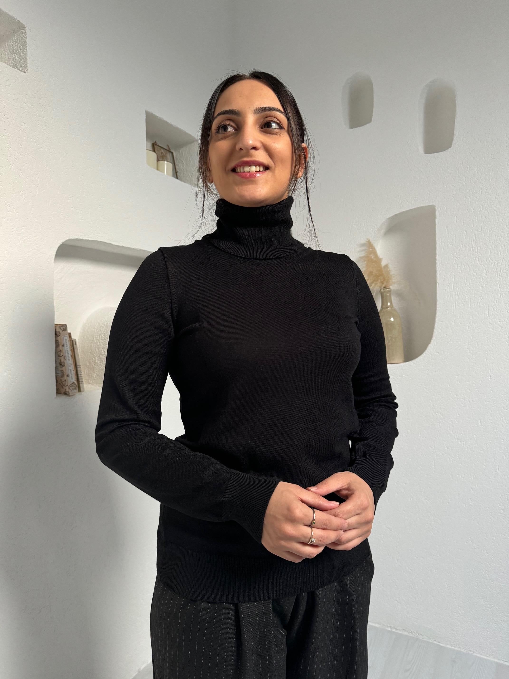 Siyah Basic Boğazlı Triko