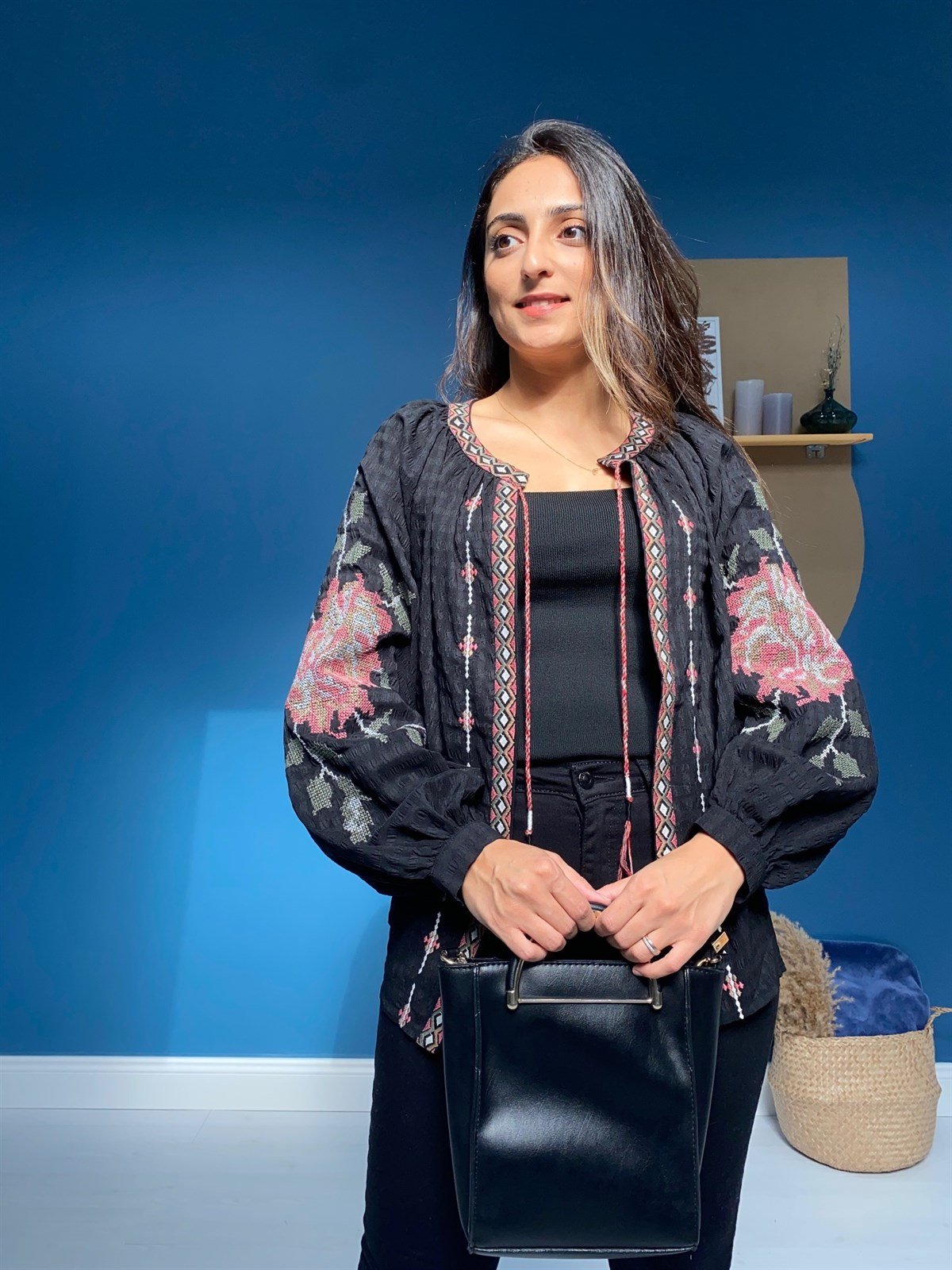 Siyah İşleme Detaylı Kimono