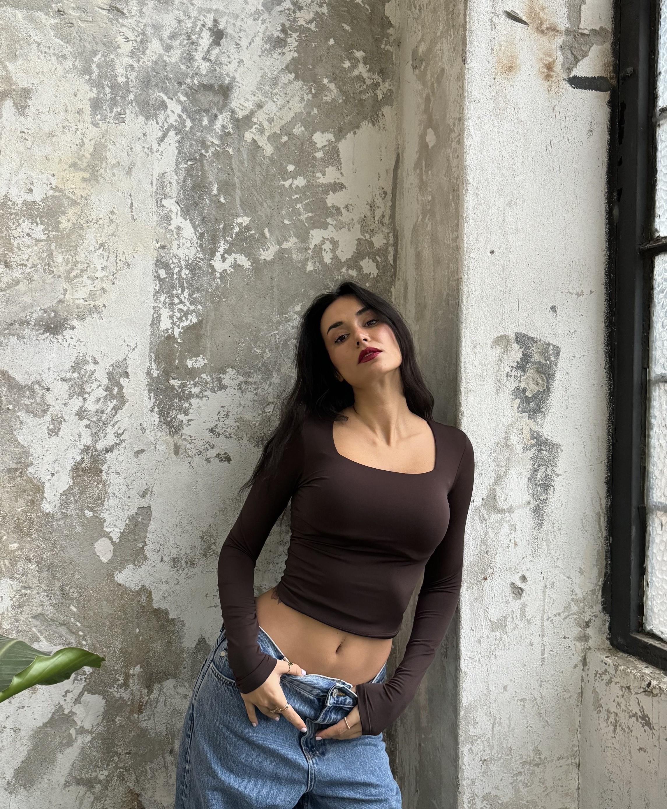 Acı Kahve Kare Yaka Uzun Kollu Slimfit Basic Body 27053