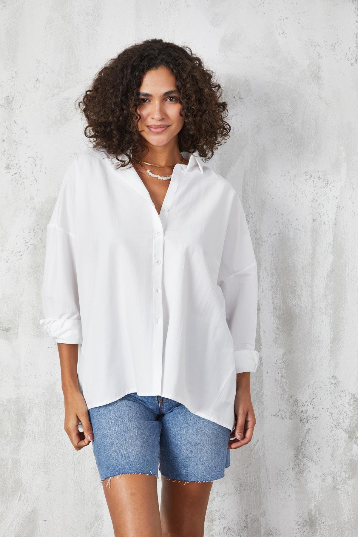 Beyaz Arkası Bağlamalı V Yaka Oversize Gömlek 27189