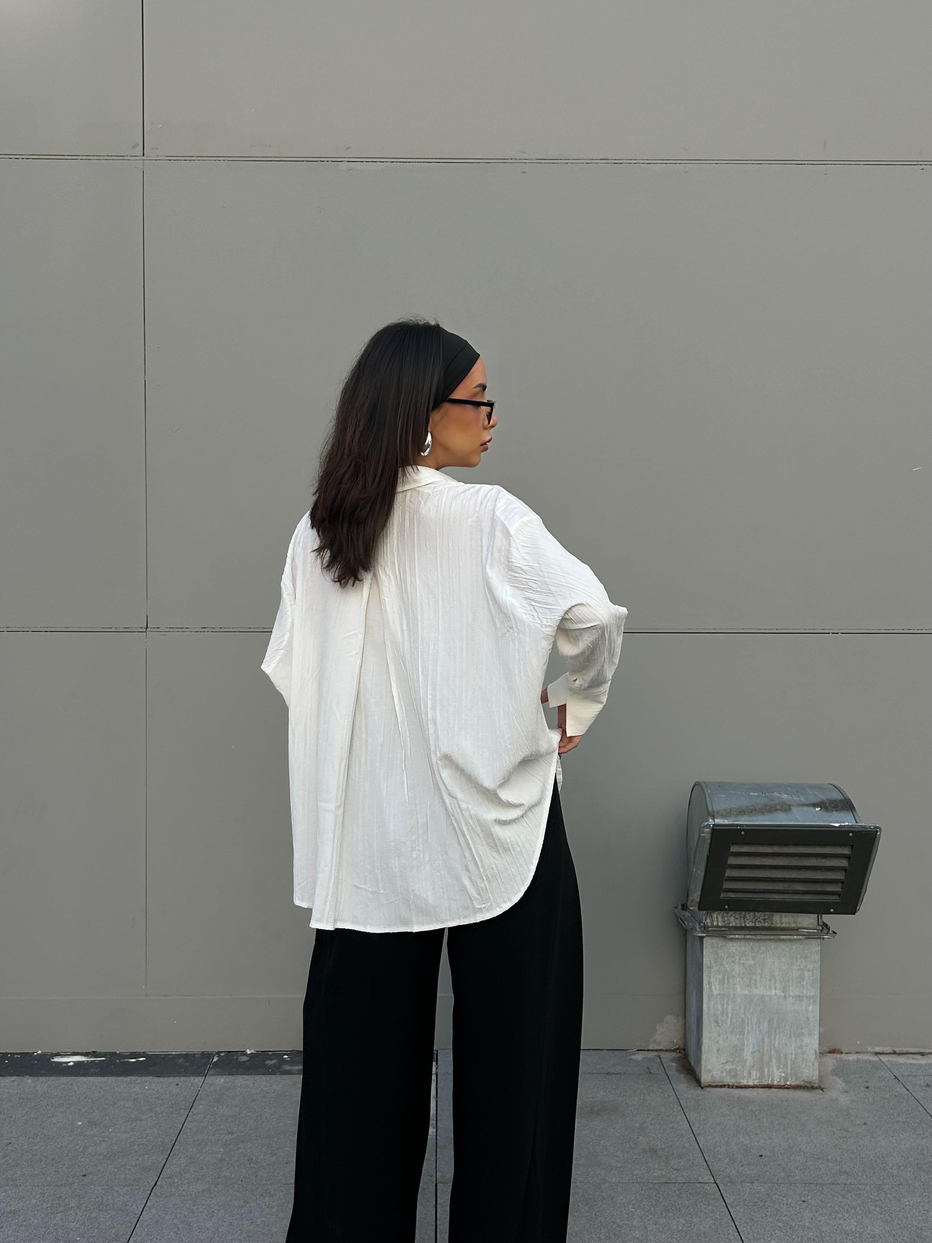 Beyaz Oversize Geniş Manşetli Kadın Gömlek 27384