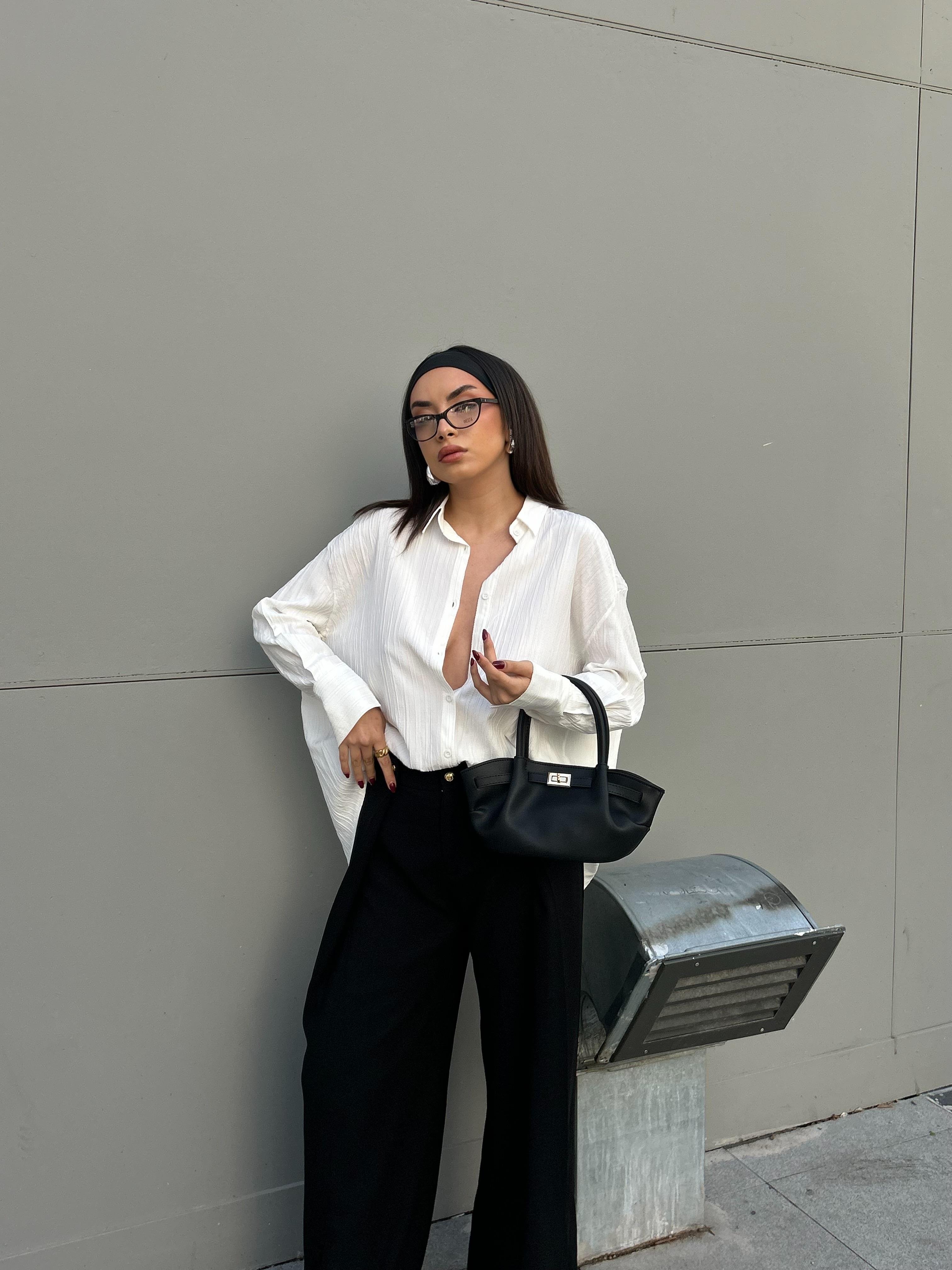 Beyaz Oversize Geniş Manşetli Kadın Gömlek 27384