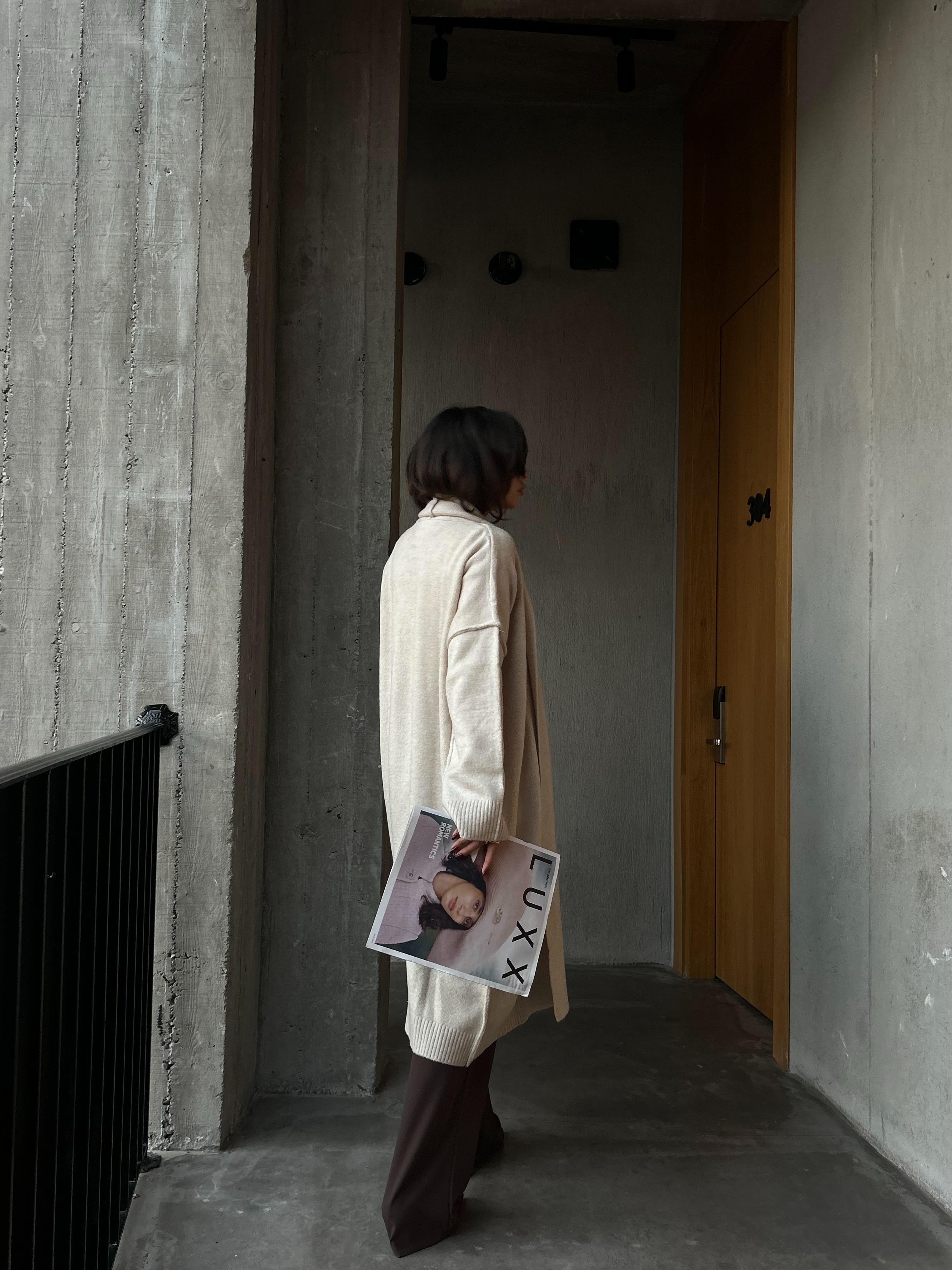 Ekru Pis Dikiş Detaylı Uzun Oversize Yumoş Triko Hırka 26257