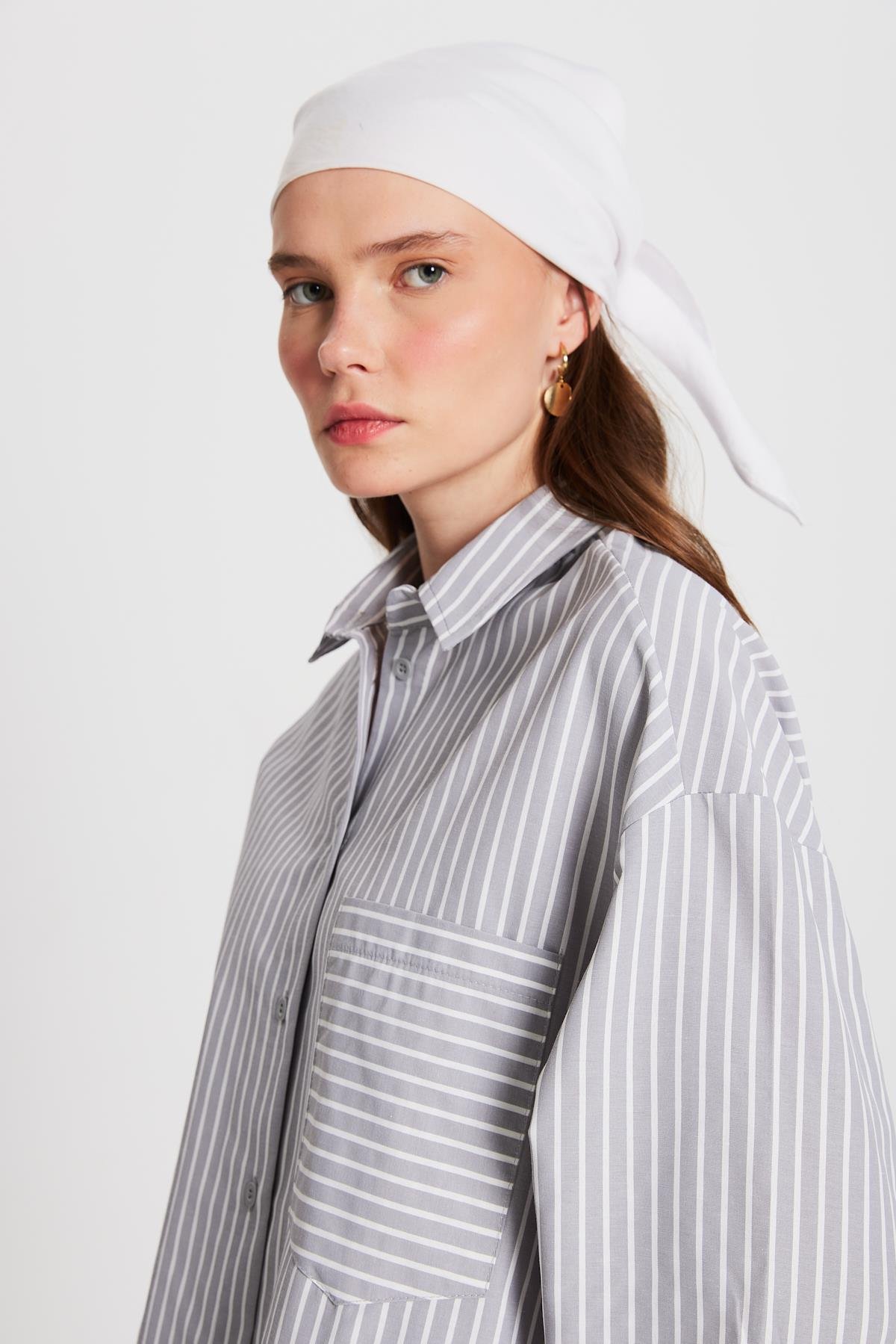 Gri Beyaz Çizgili Oversize Cepli Gömlek 27135
