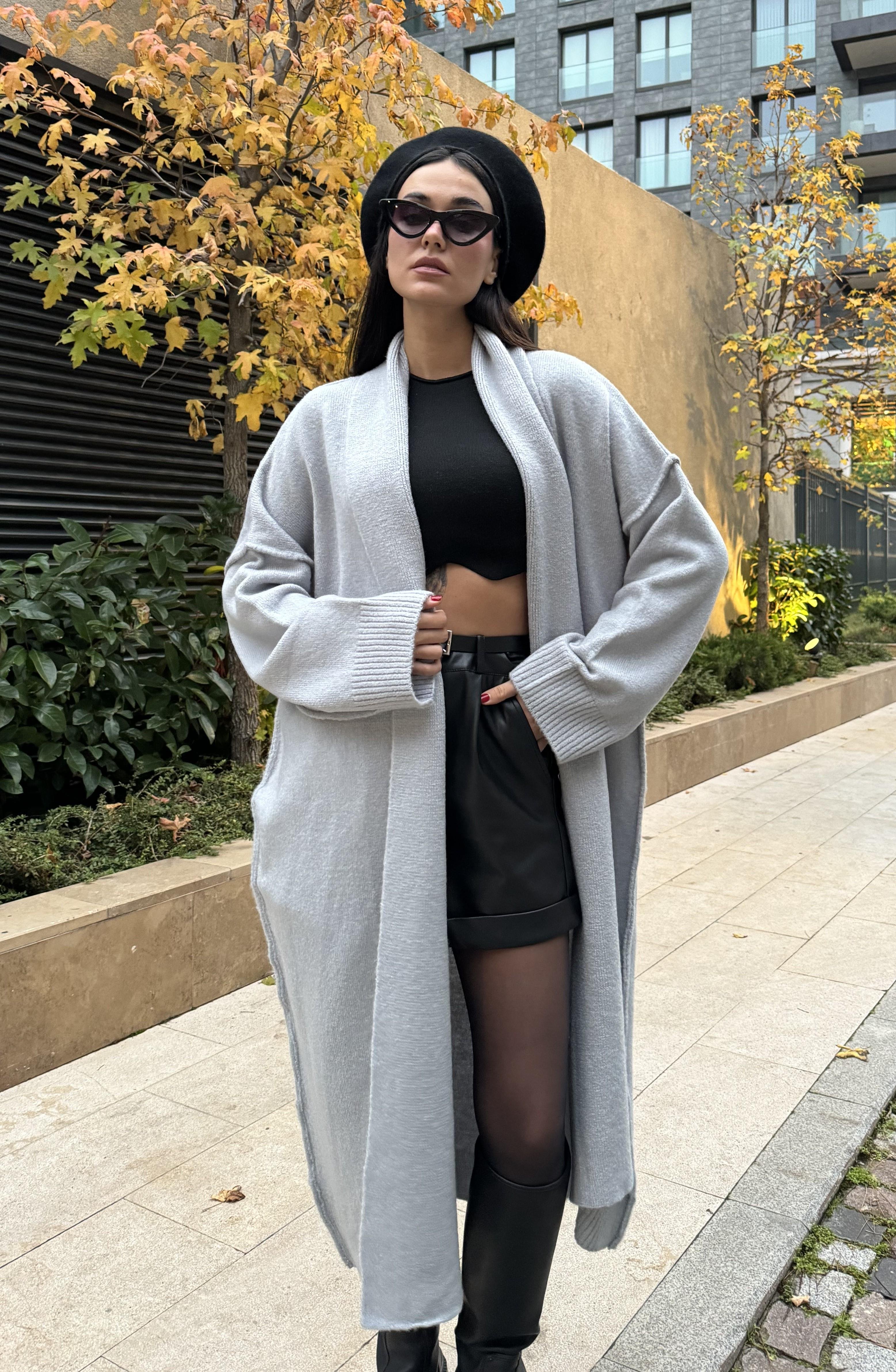 Gri Pis Dikiş Detaylı Uzun Oversize Yumoş Triko Hırka 26257