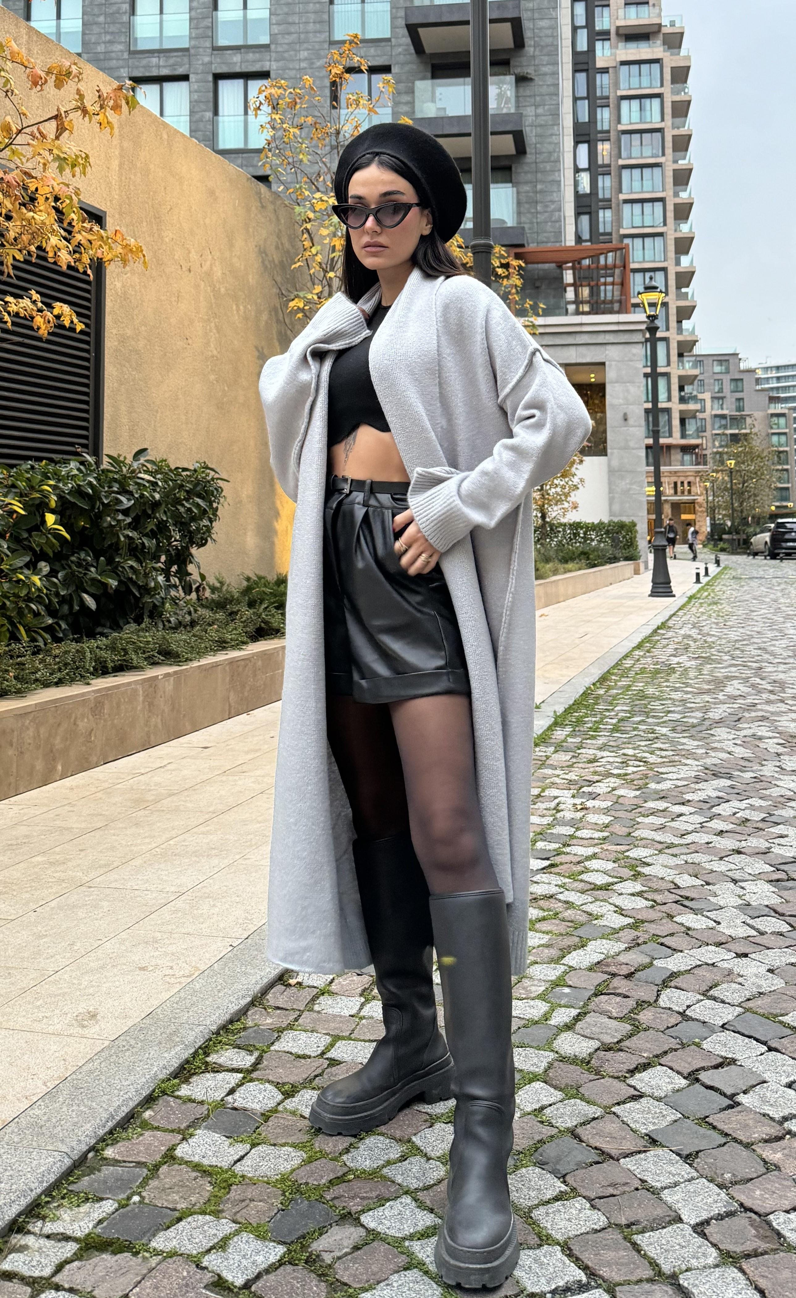 Gri Pis Dikiş Detaylı Uzun Oversize Yumoş Triko Hırka 26257