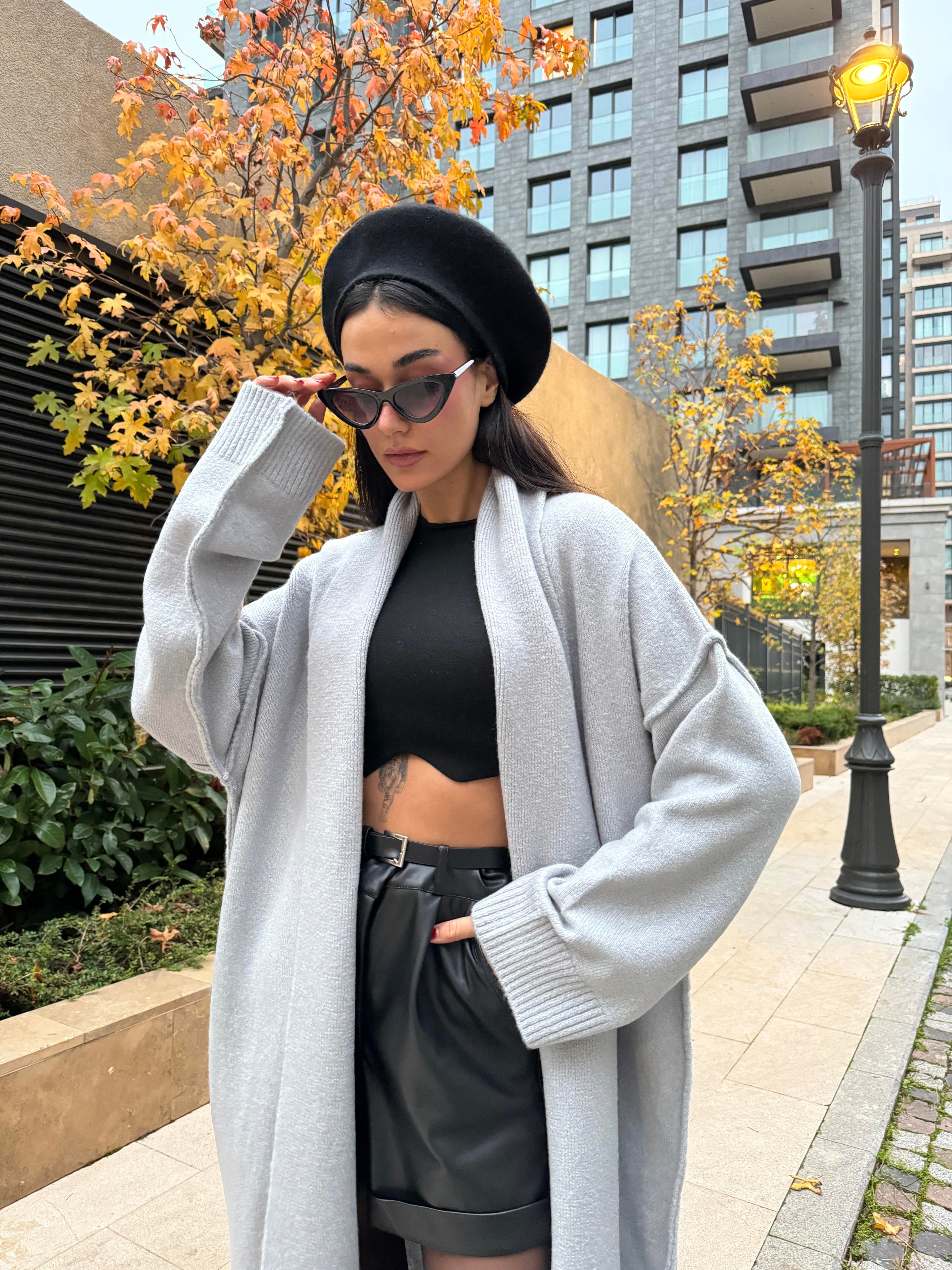 Gri Pis Dikiş Detaylı Uzun Oversize Yumoş Triko Hırka 26257