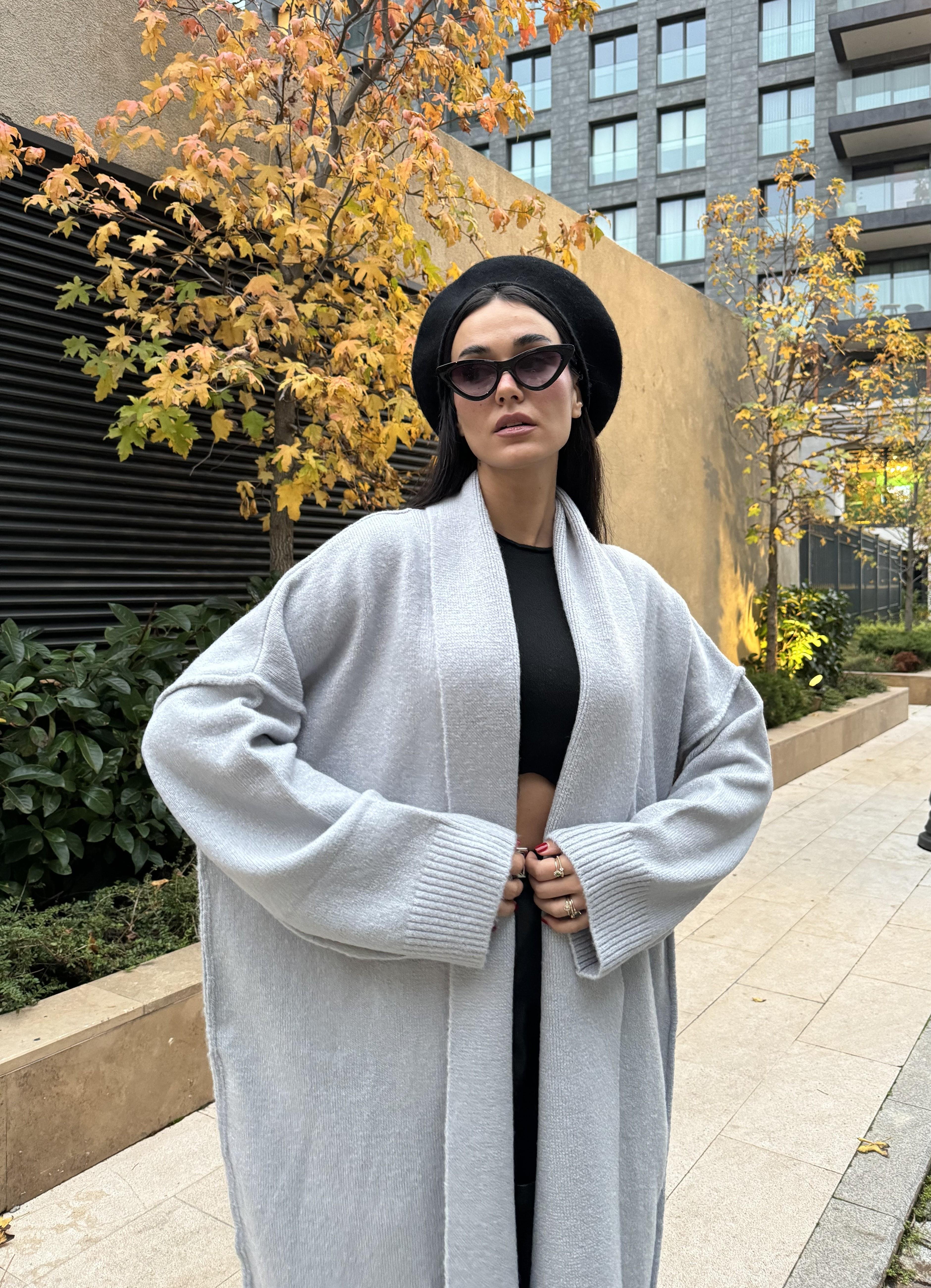 Gri Pis Dikiş Detaylı Uzun Oversize Yumoş Triko Hırka 26257