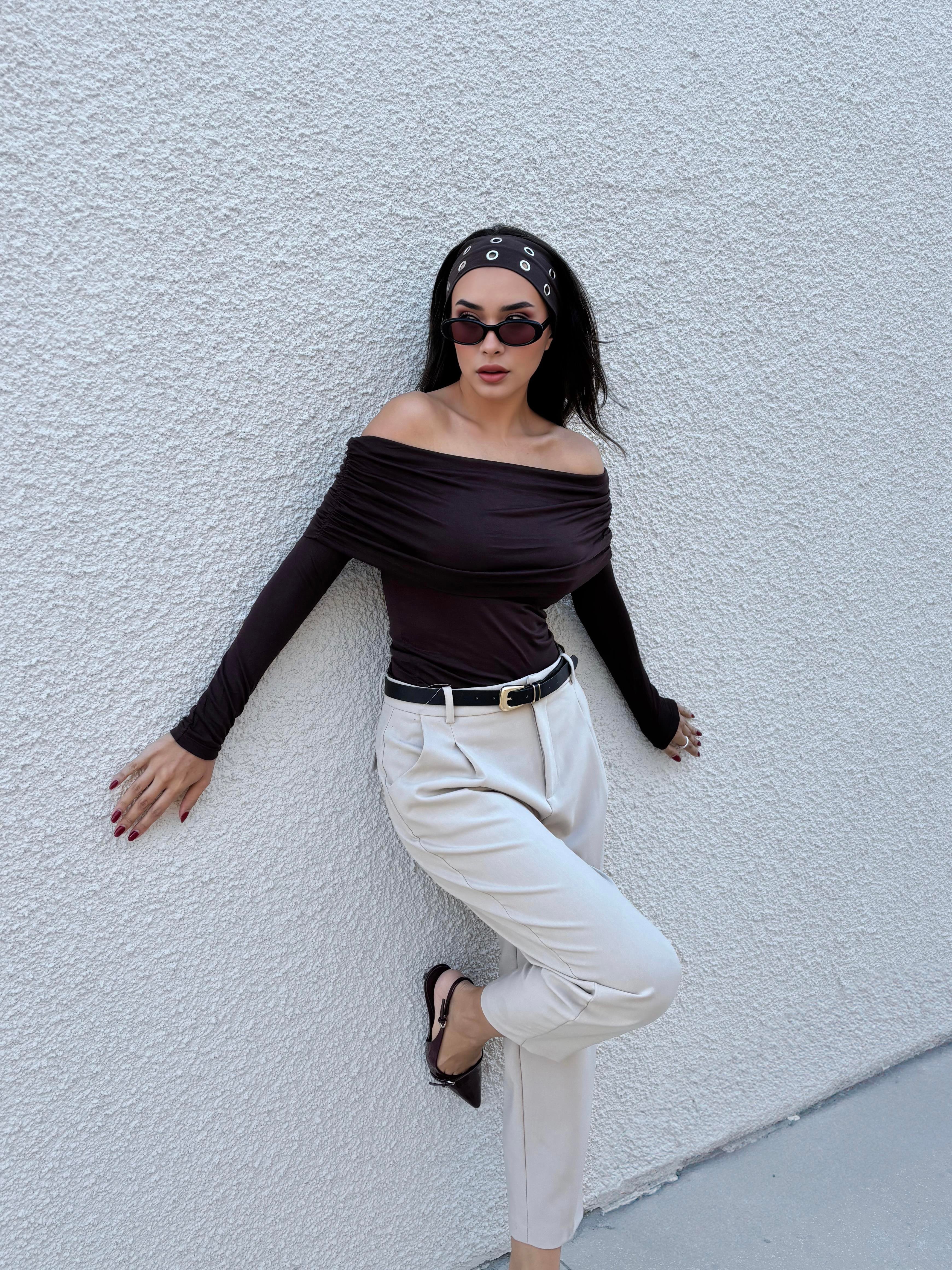 Kadın Acı Kahve Madonna Yaka Likralı Viskon Uzun Kollu Bluz 28218