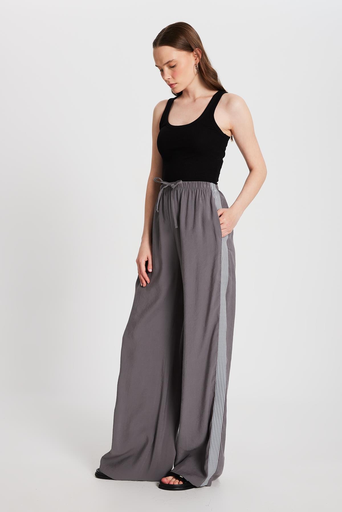 Kadın Antrasit %100 Modal Bol Kesim Yanları Şeritli Pantolon 29139