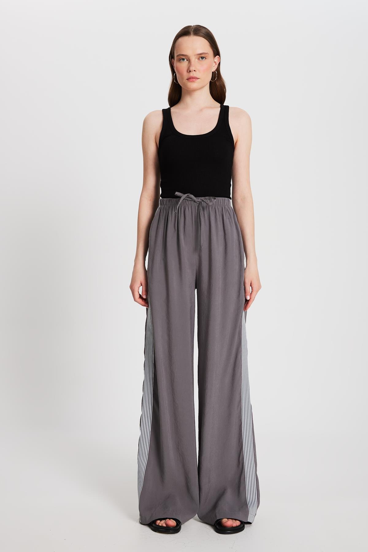 Kadın Antrasit %100 Modal Bol Kesim Yanları Şeritli Pantolon 29139