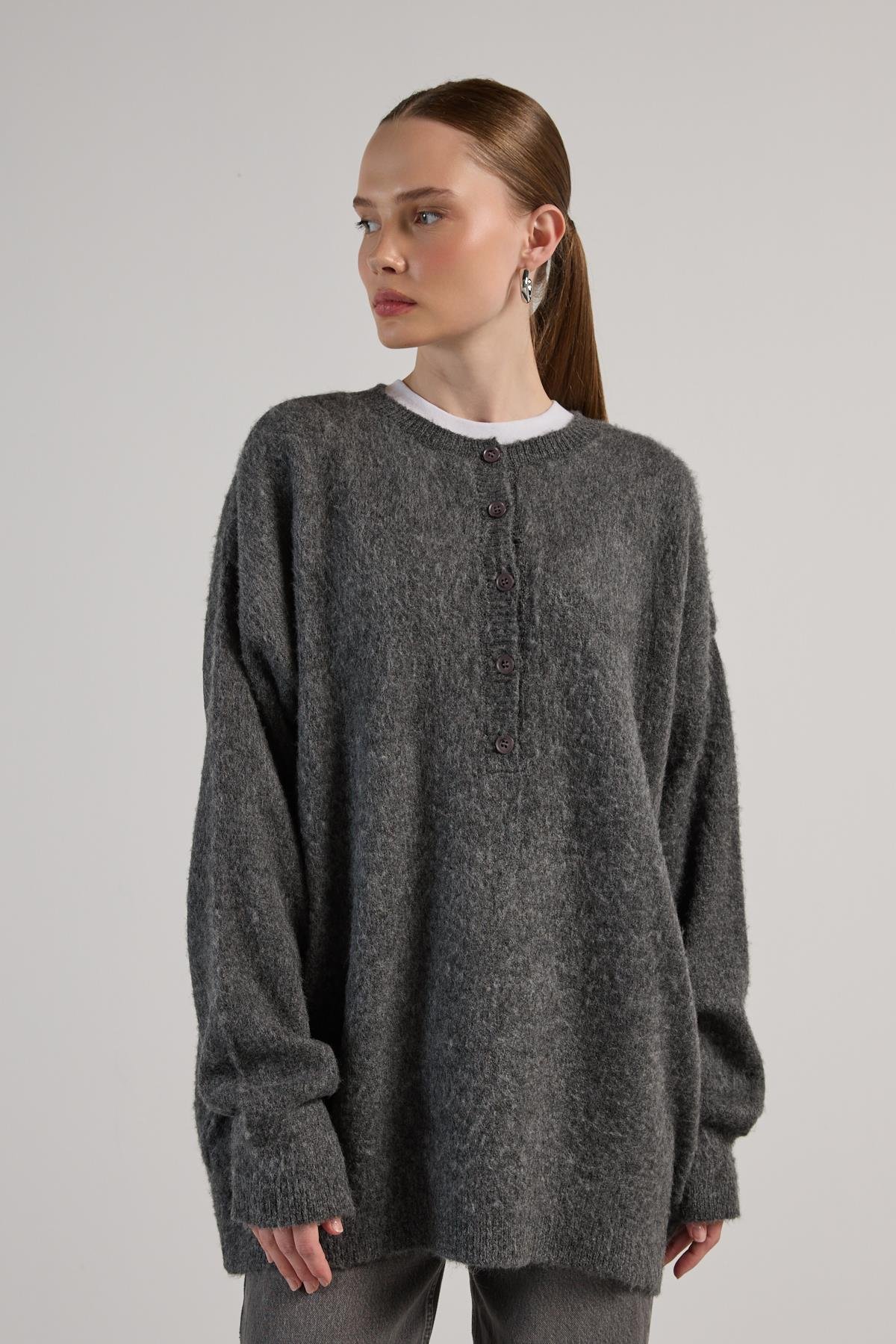Kadın Antrasit Düğme Detaylı Oversize Yumoş Kazak 30031