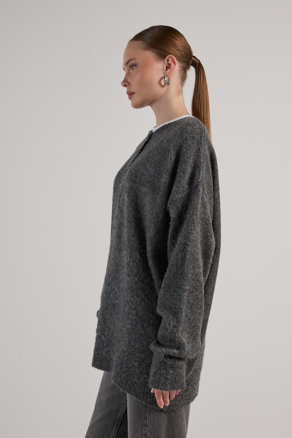 Kadın Antrasit Düğme Detaylı Oversize Yumoş Kazak 30031