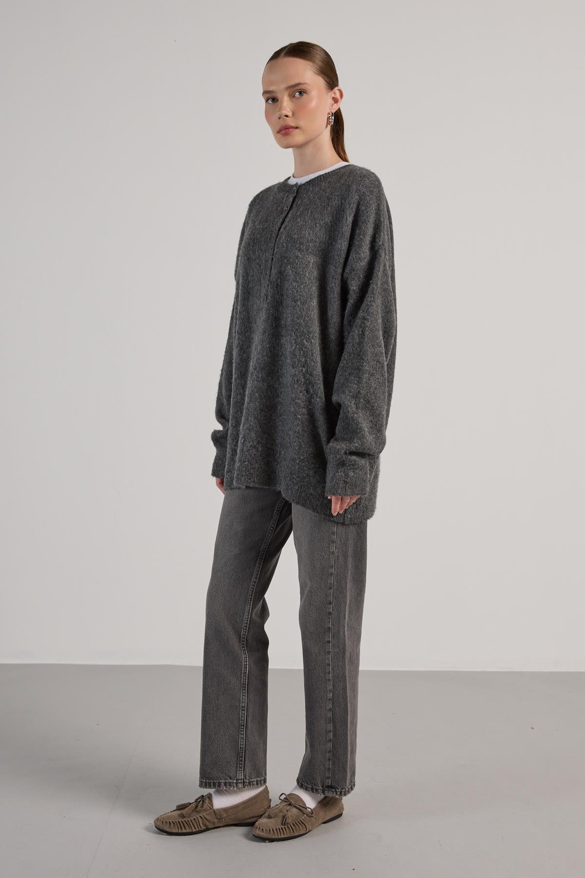 Kadın Antrasit Düğme Detaylı Oversize Yumoş Kazak 30031