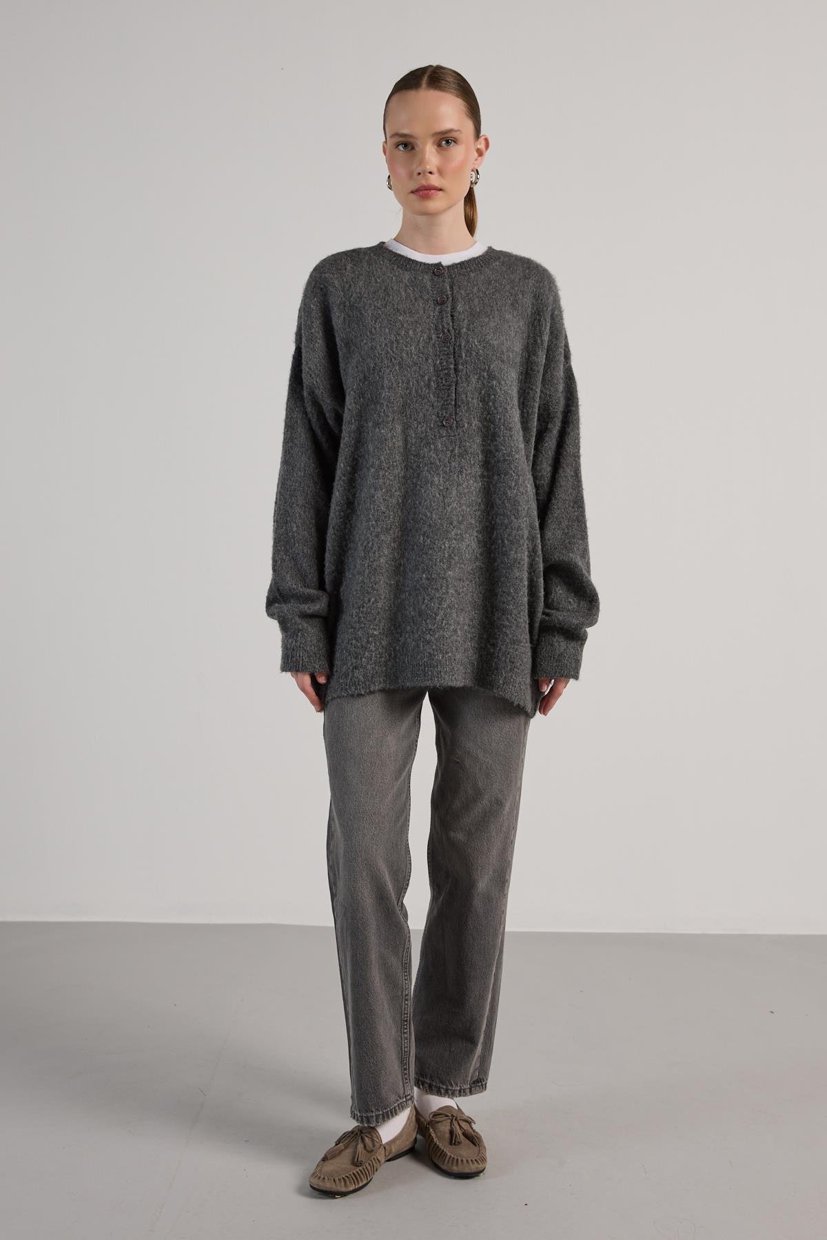 Kadın Antrasit Düğme Detaylı Oversize Yumoş Kazak 30031