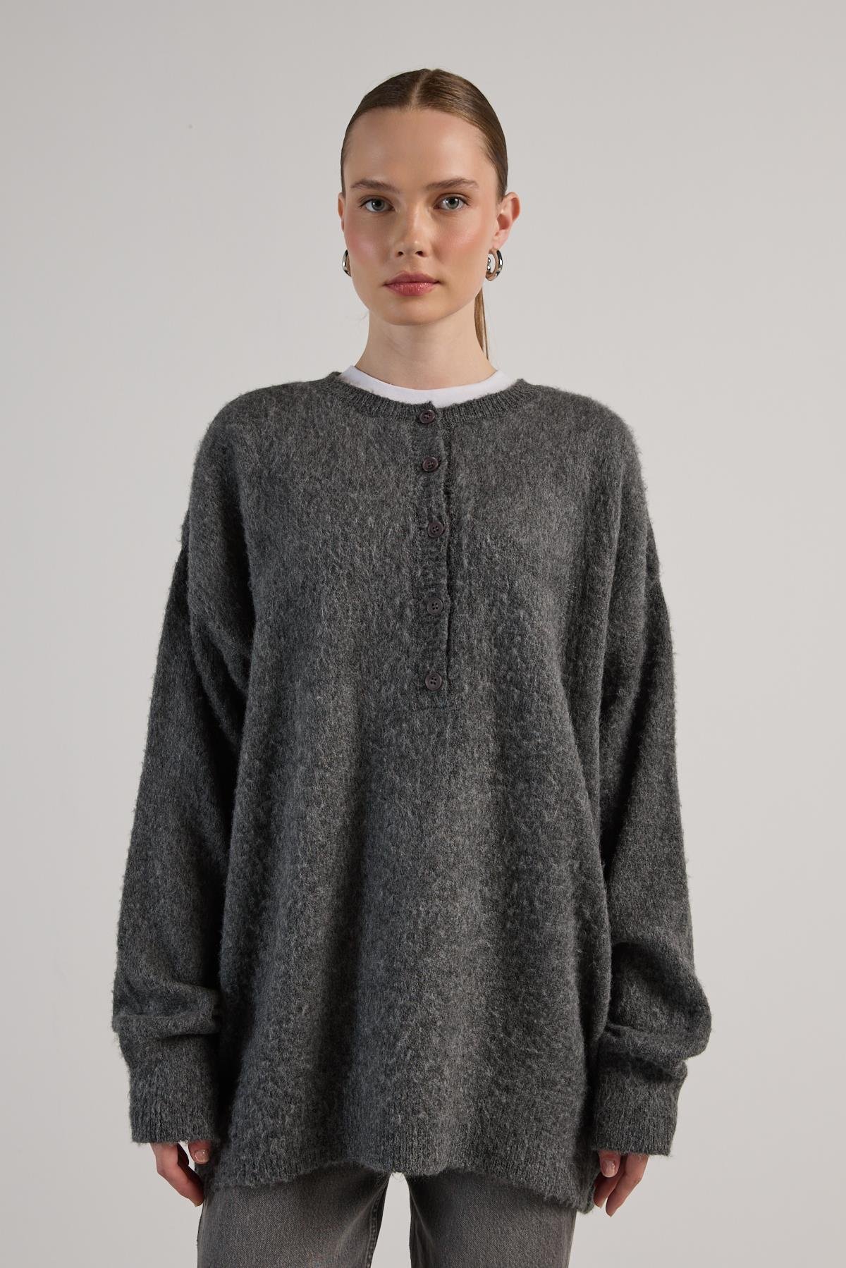 Kadın Antrasit Düğme Detaylı Oversize Yumoş Kazak 30031